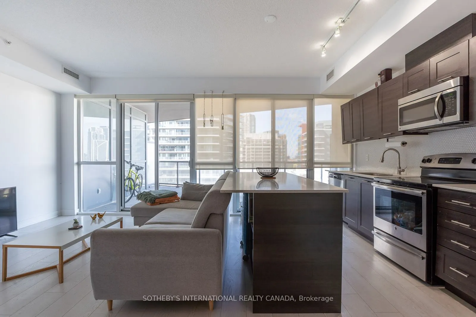 20 Bruyeres Mews, #1101