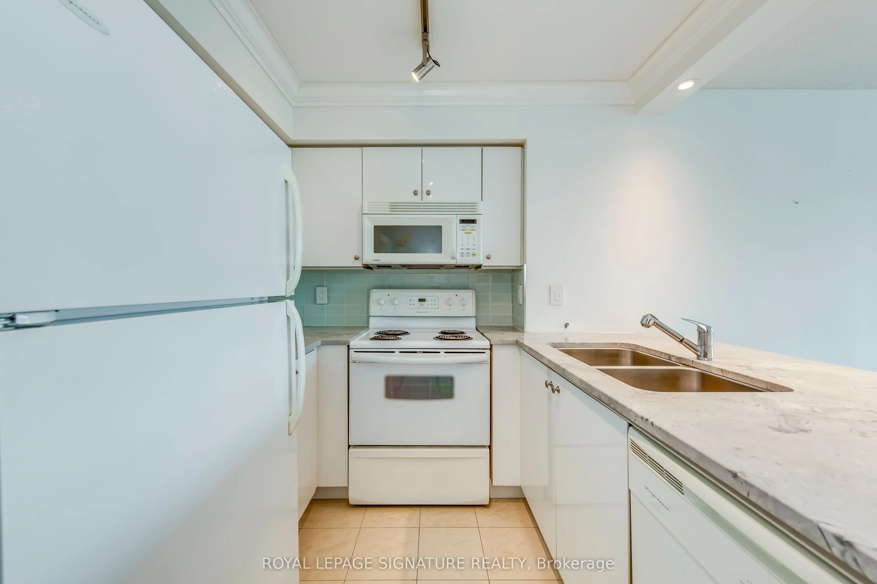 28 Harrison Garden Boulevard, #2107