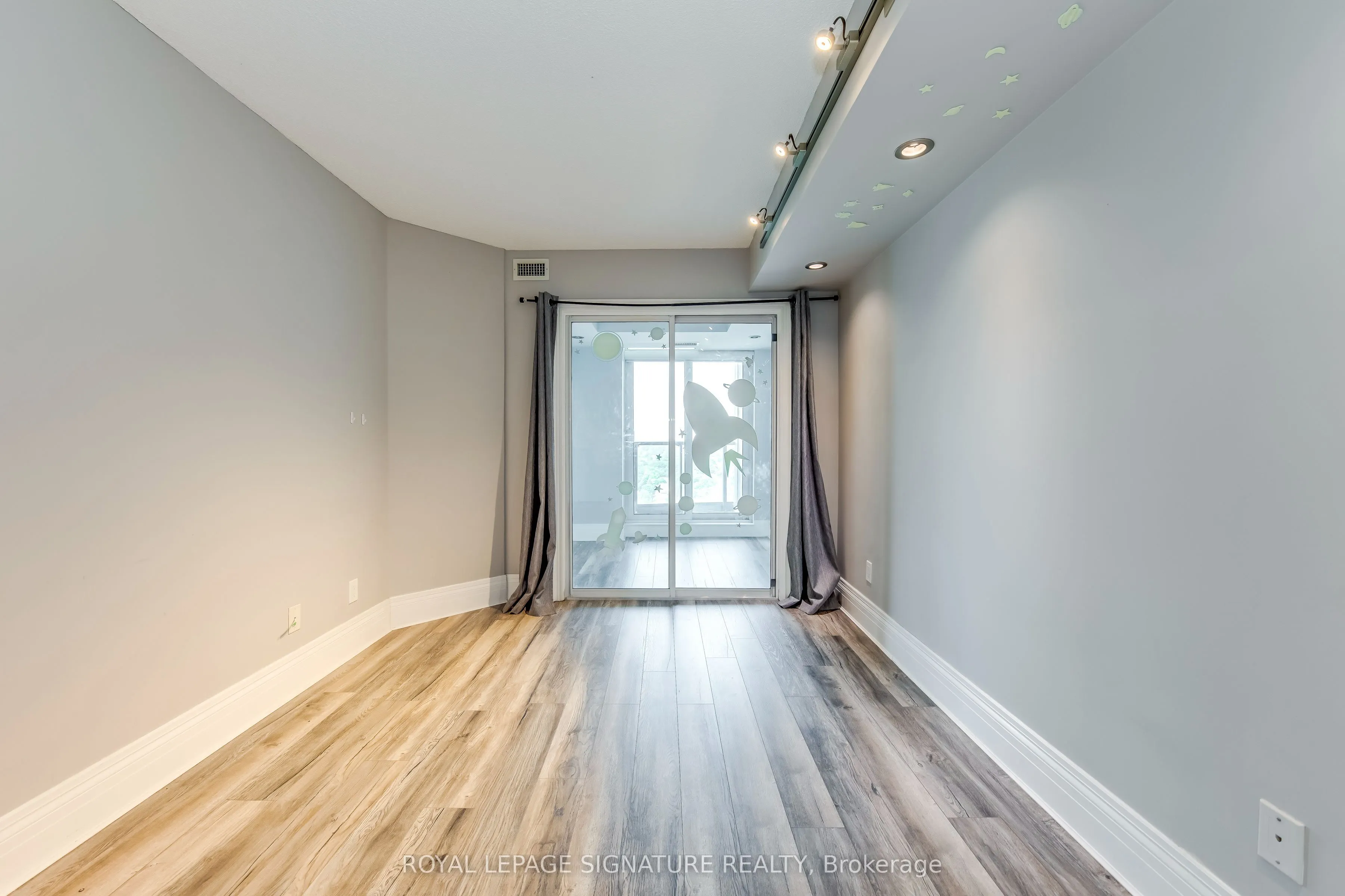 28 Harrison Garden Boulevard, #2107