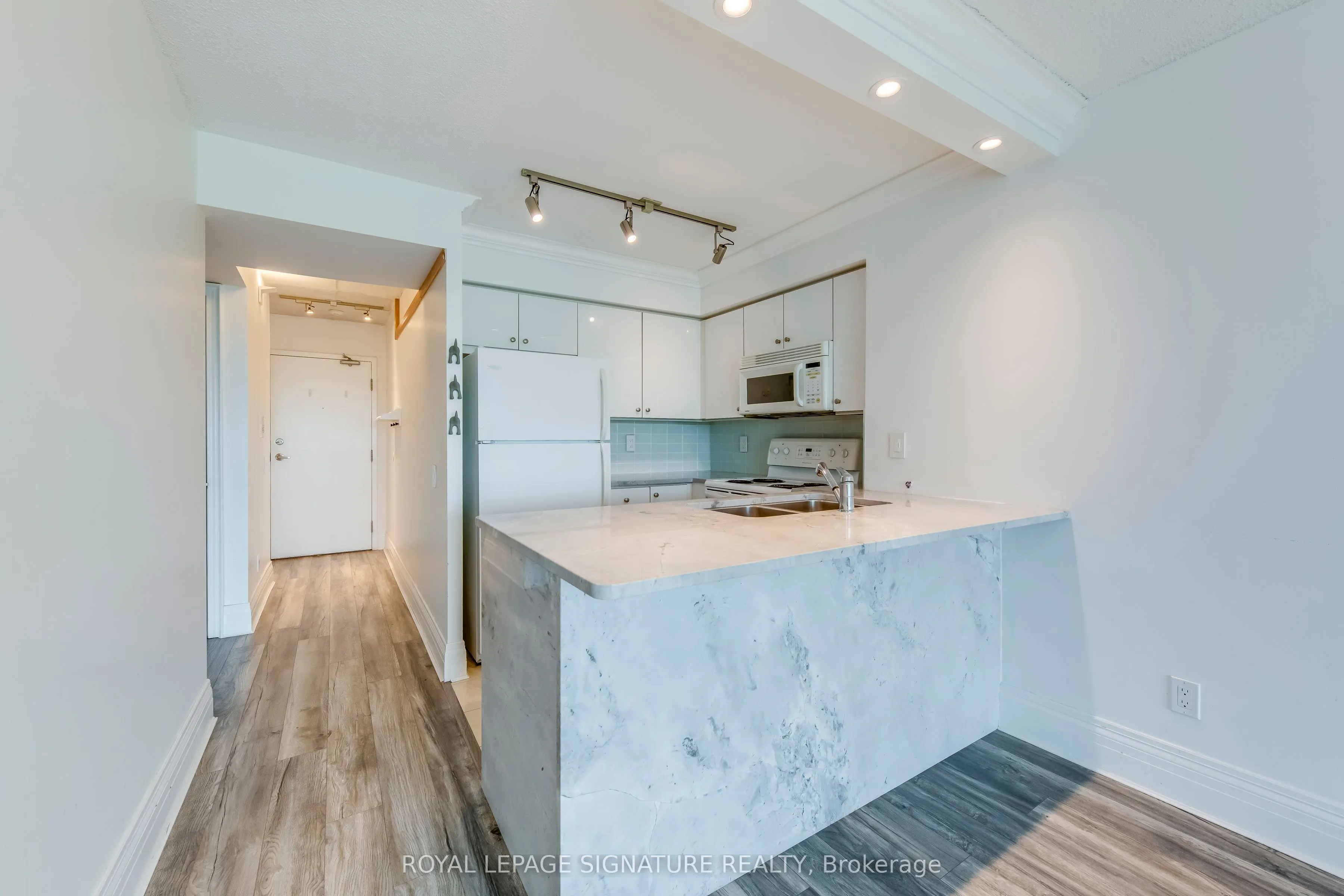 28 Harrison Garden Boulevard, #2107
