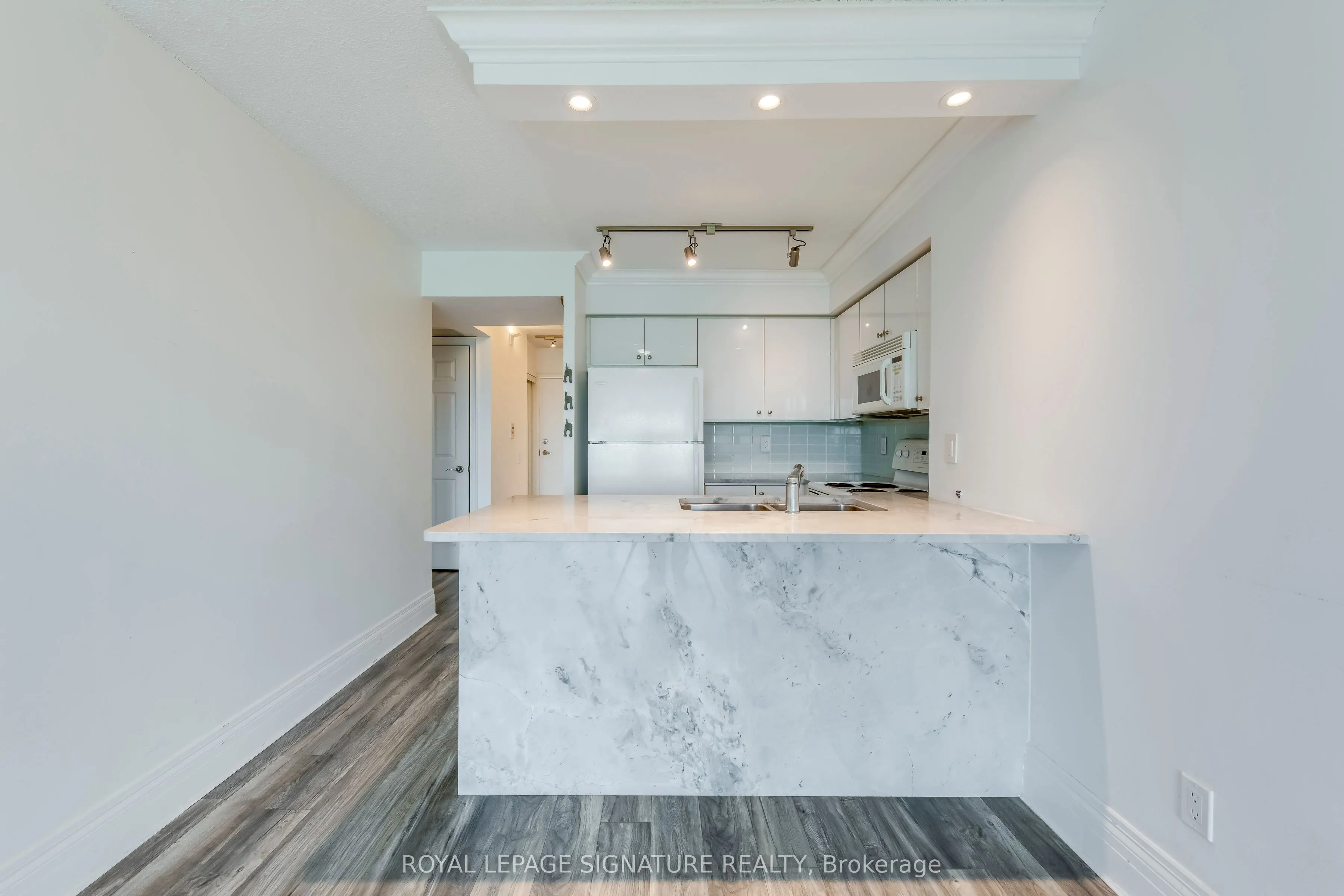 28 Harrison Garden Boulevard, #2107