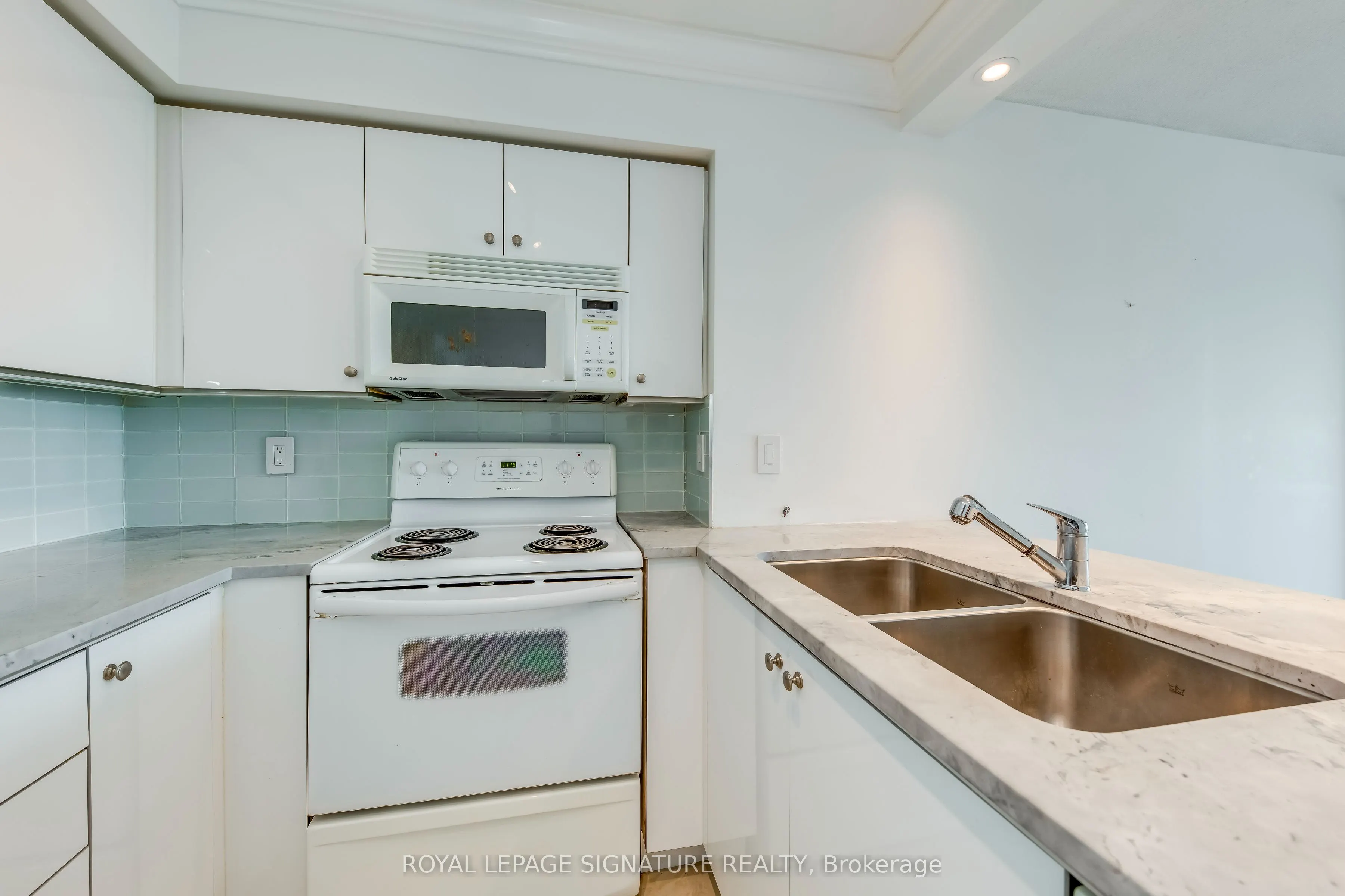 28 Harrison Garden Boulevard, #2107