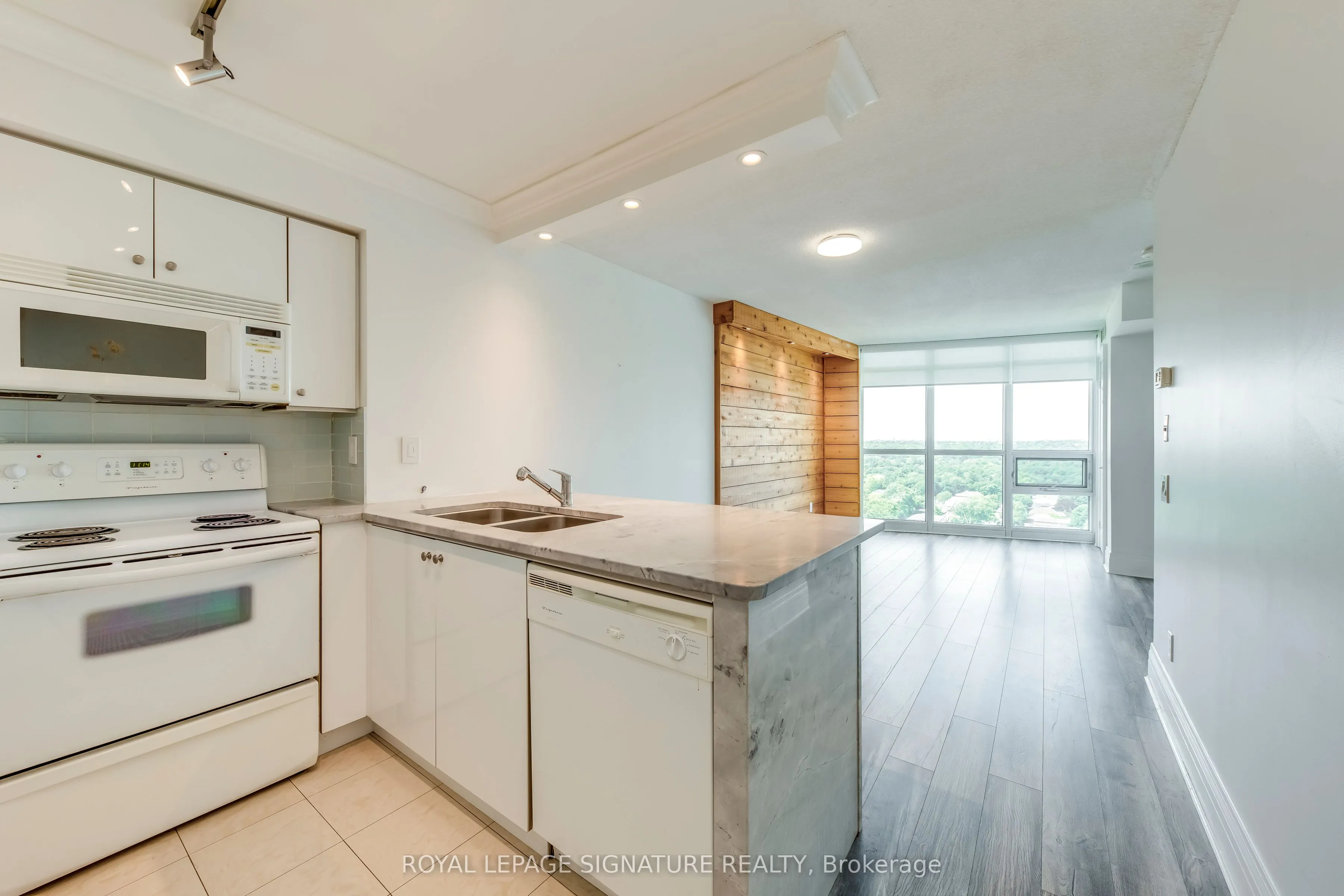 28 Harrison Garden Boulevard, #2107
