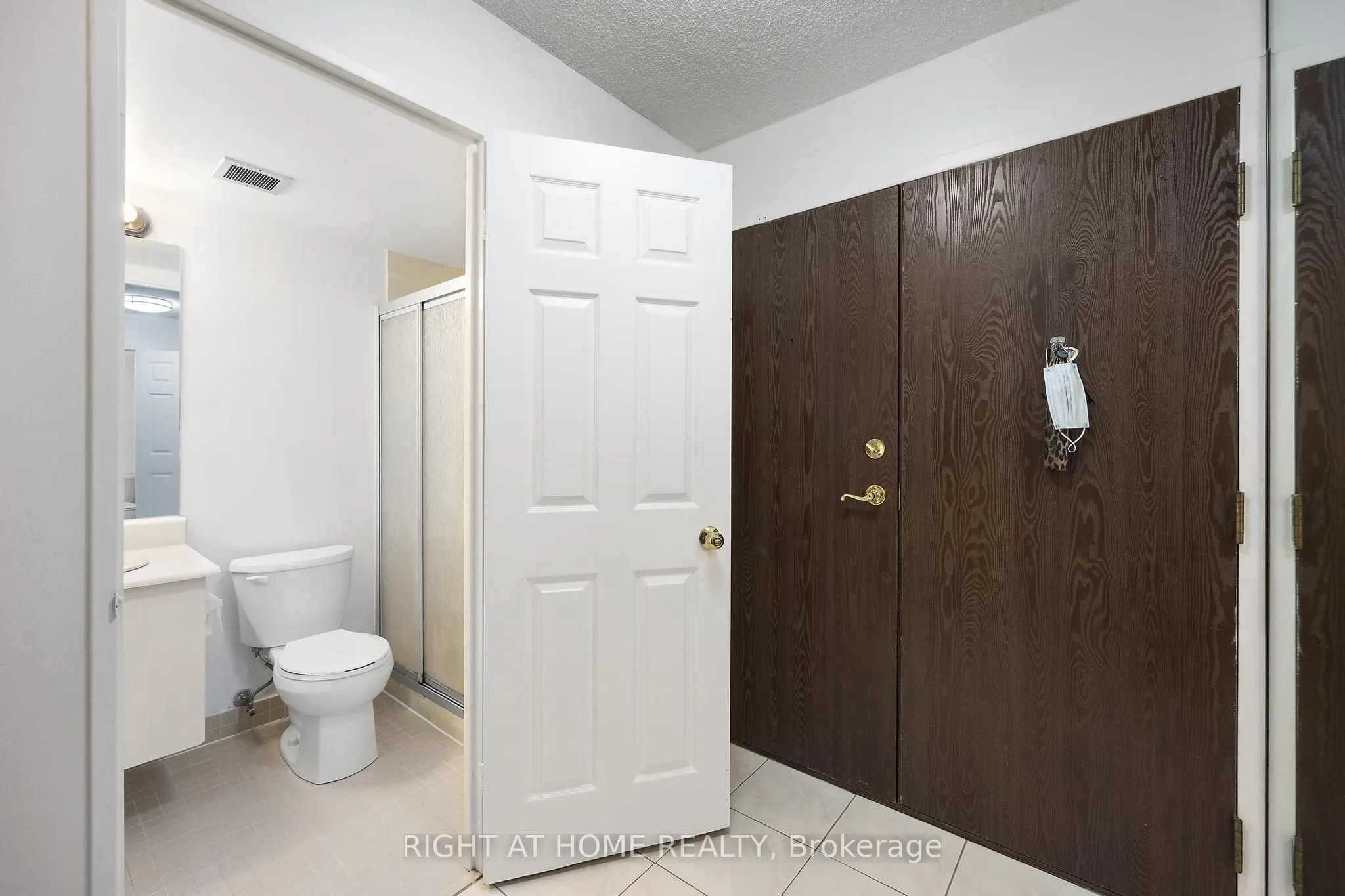 280 Simcoe Street, #206A