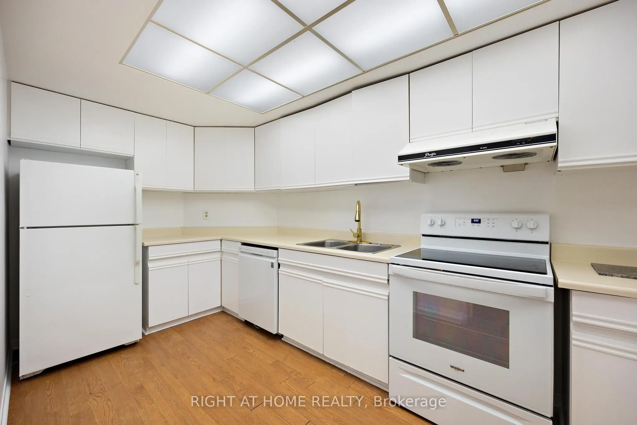 280 Simcoe Street, #206A