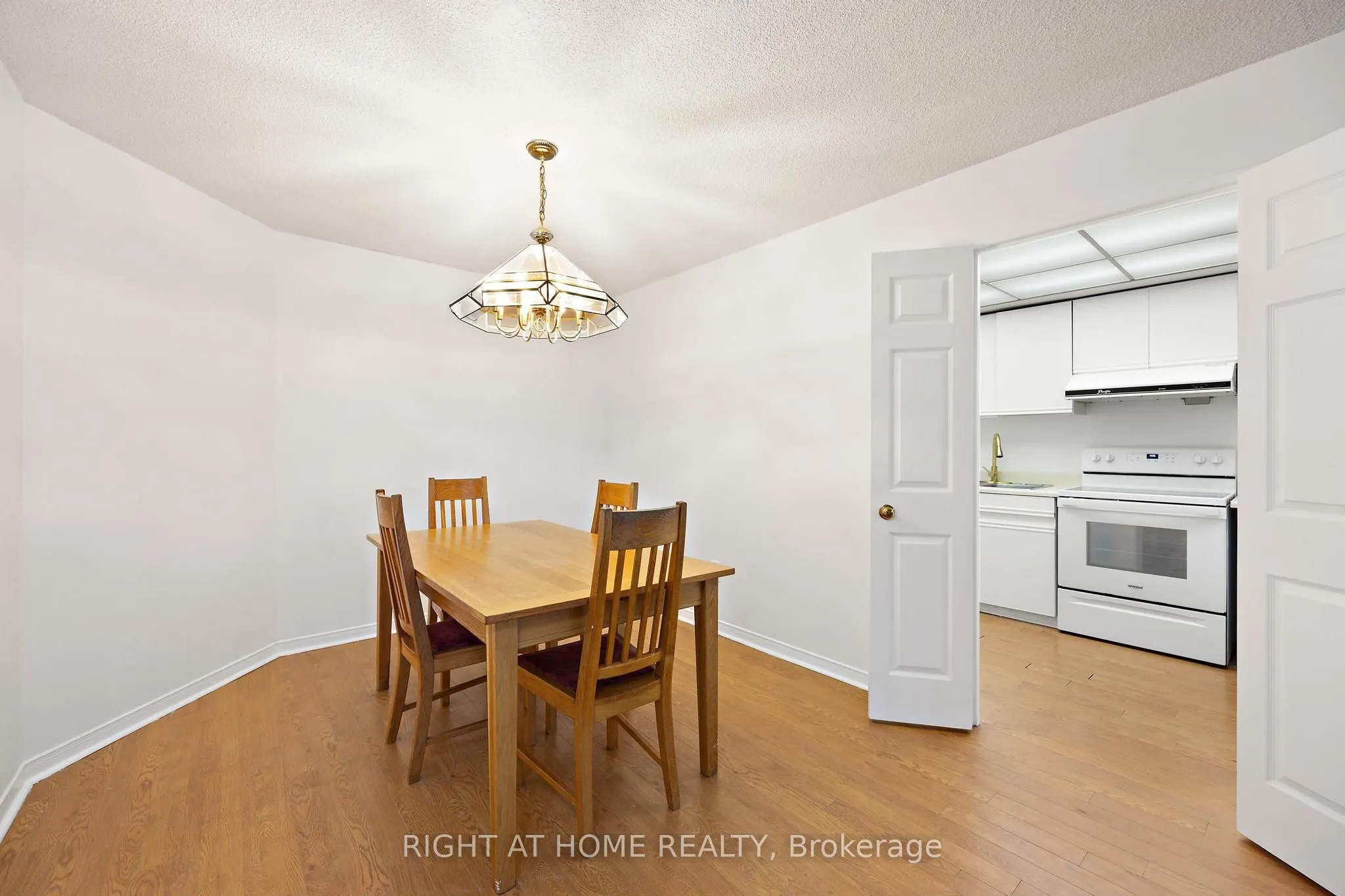 280 Simcoe Street, #206A