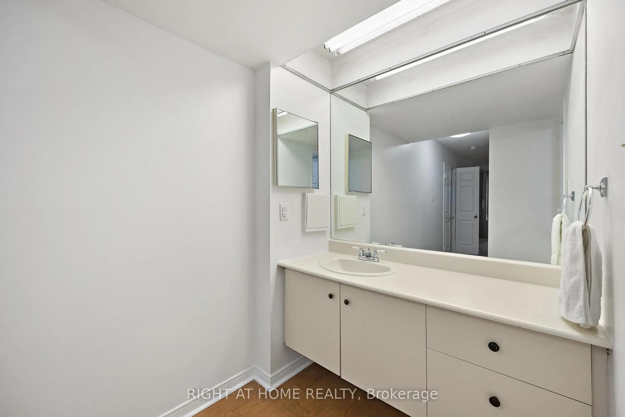 280 Simcoe Street, #206A