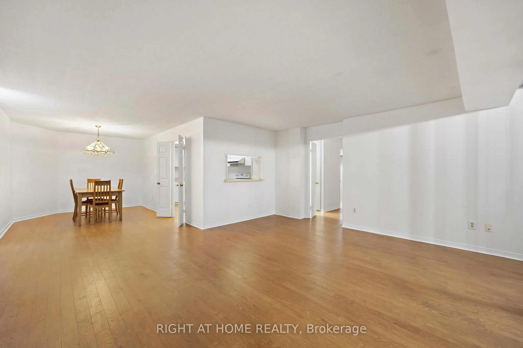 280 Simcoe Street, #206A