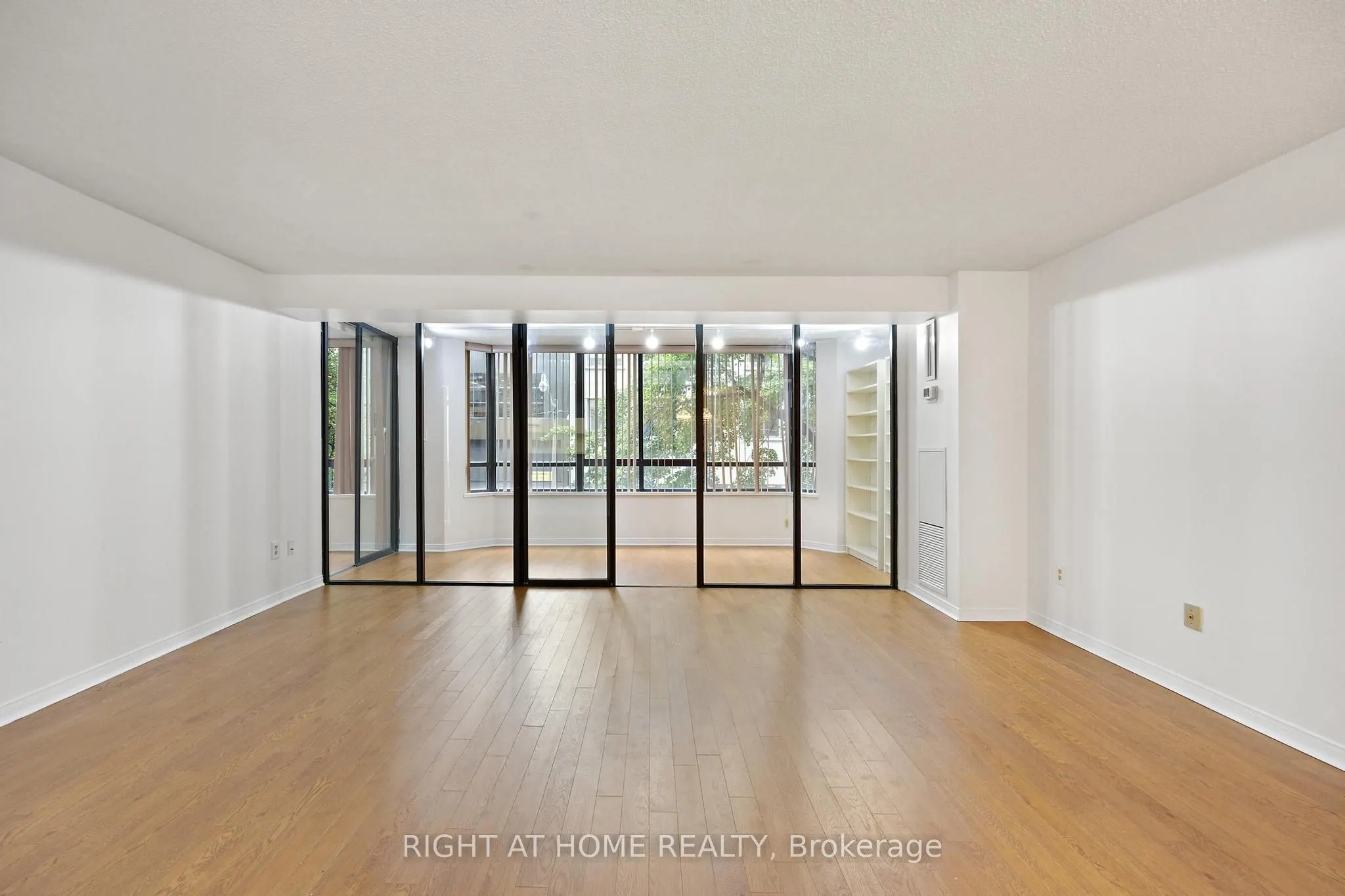 280 Simcoe Street, #206A