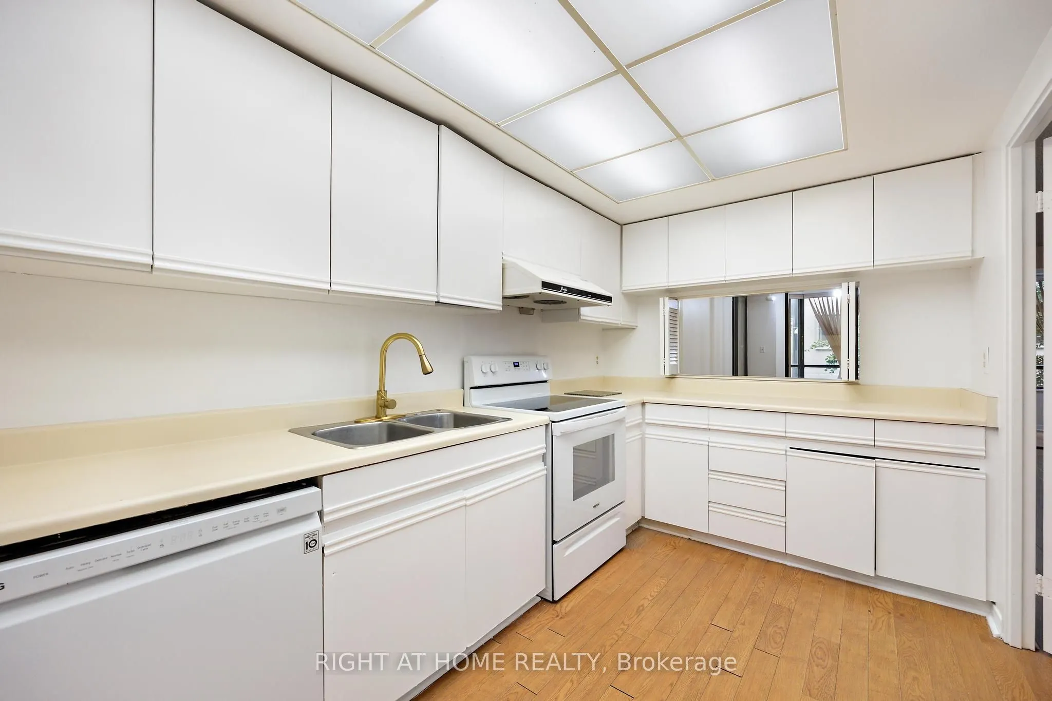 280 Simcoe Street, #206A