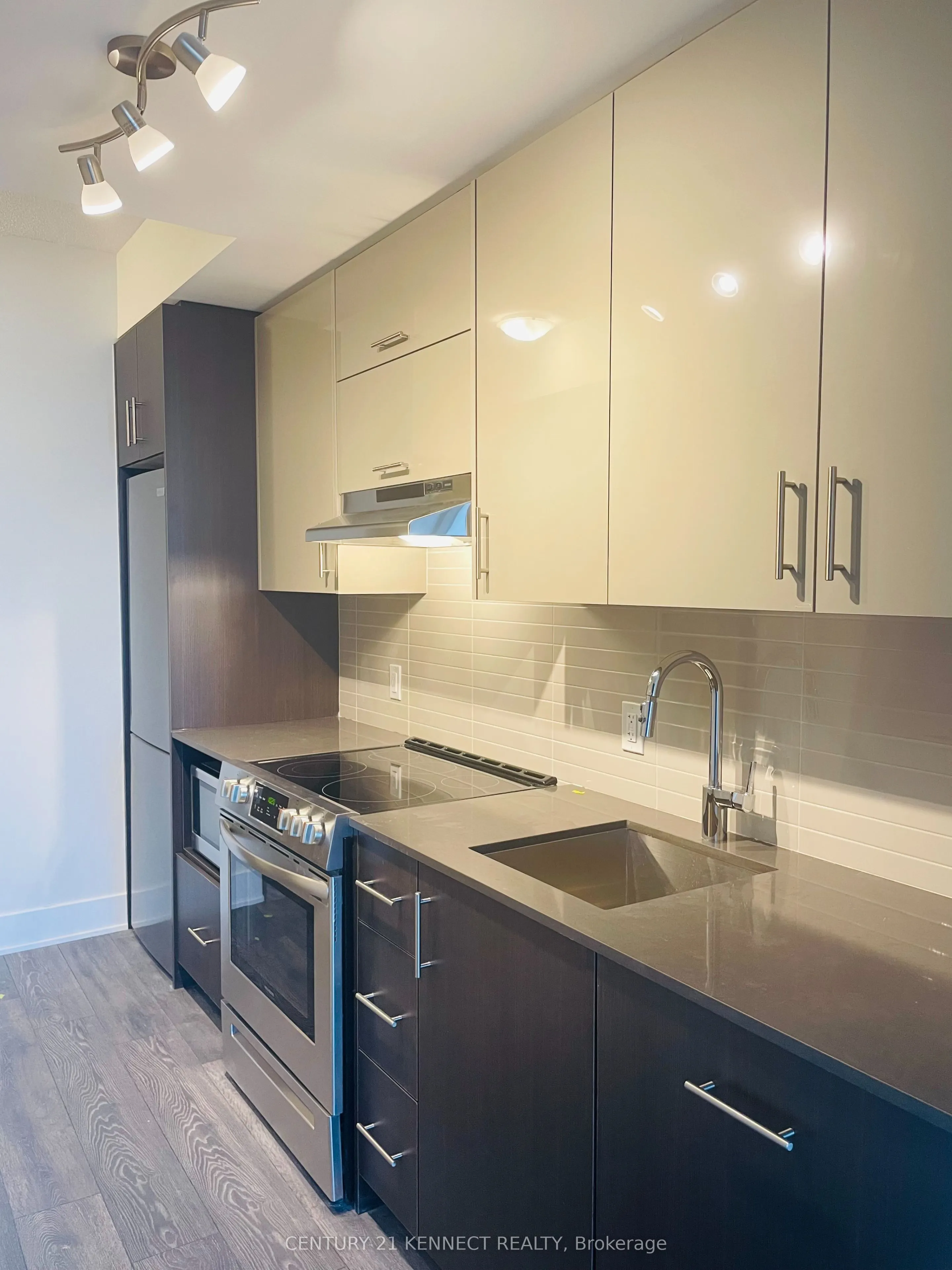 188 Fairview Mall Drive, #1005