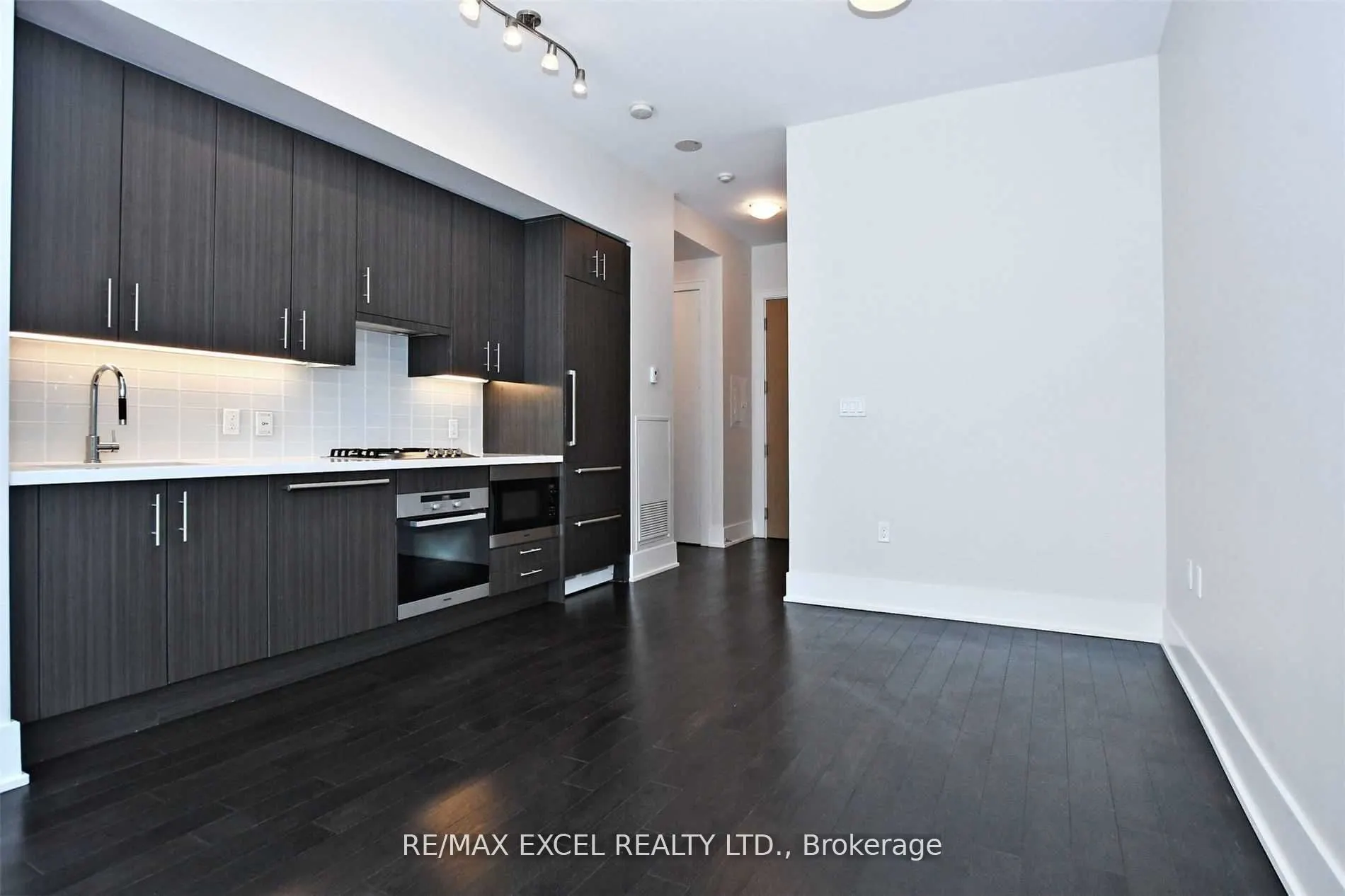39 Queens Quay E, #723