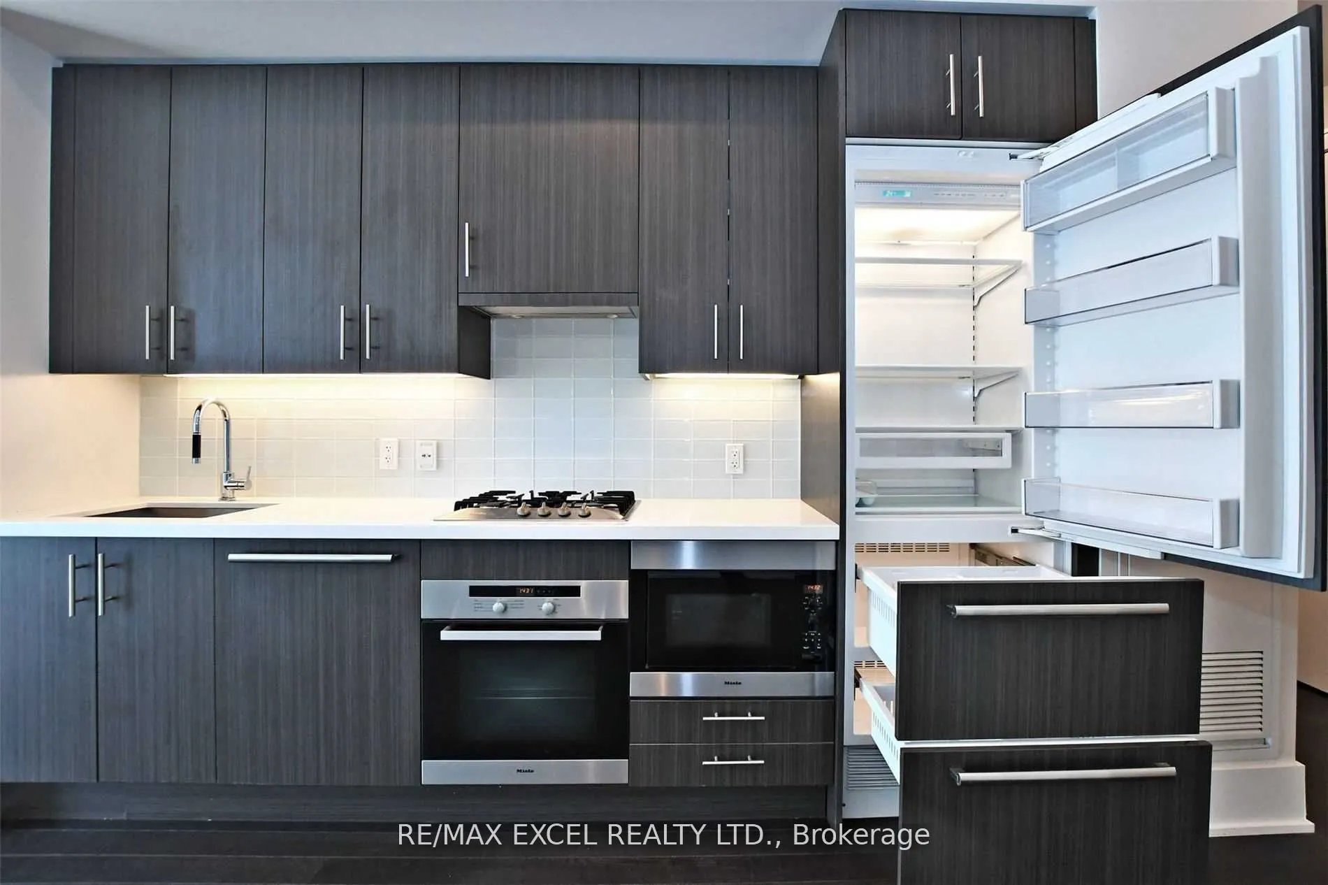39 Queens Quay E, #723