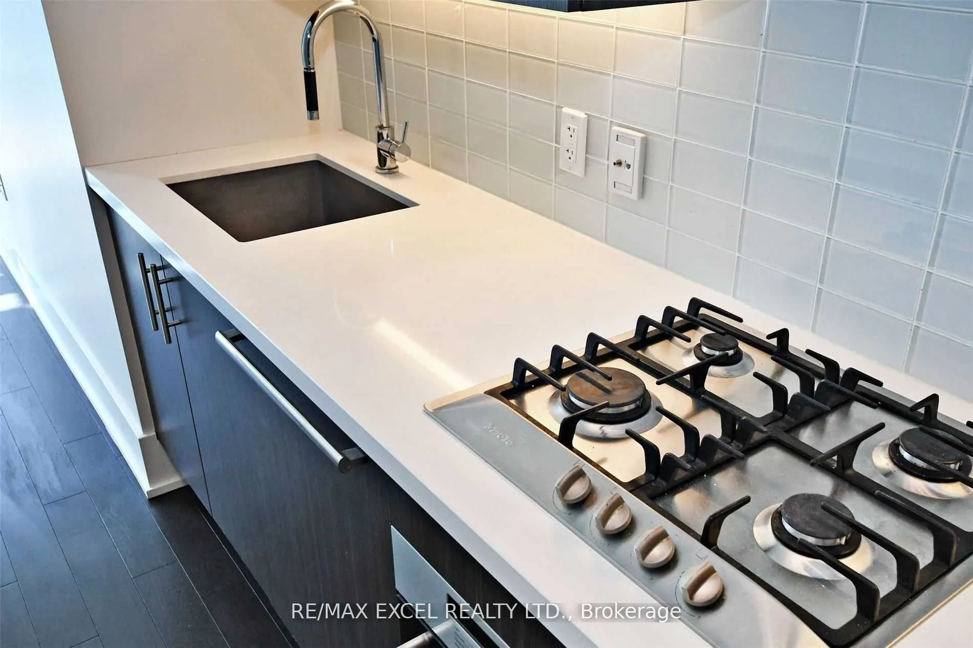 39 Queens Quay E, #723