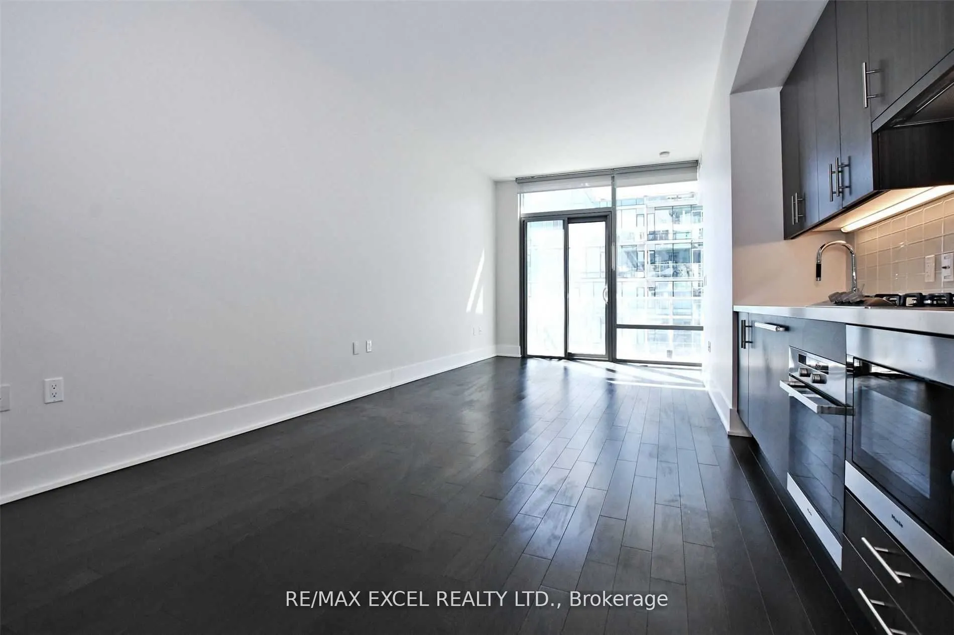 39 Queens Quay E, #723