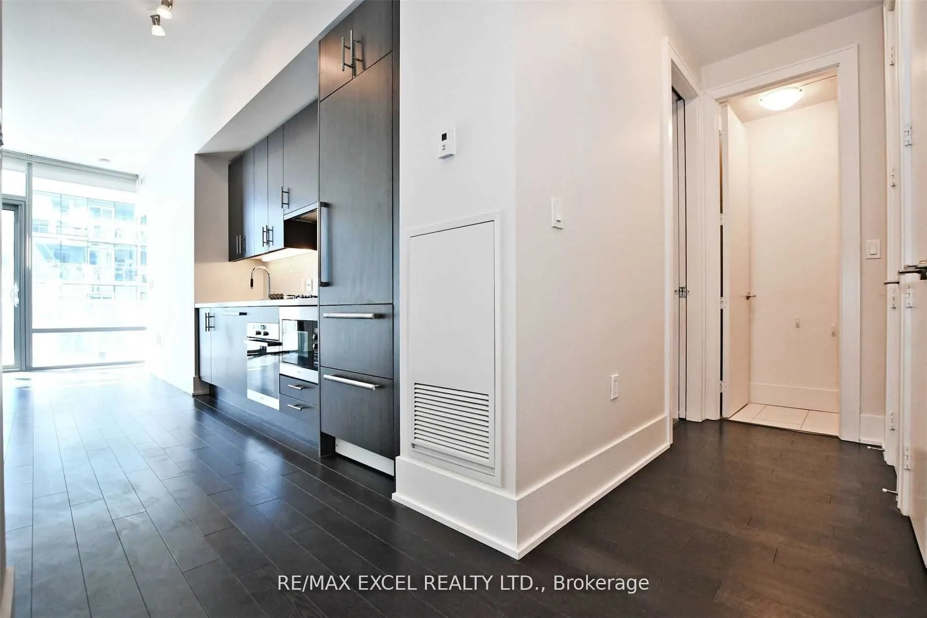 39 Queens Quay E, #723