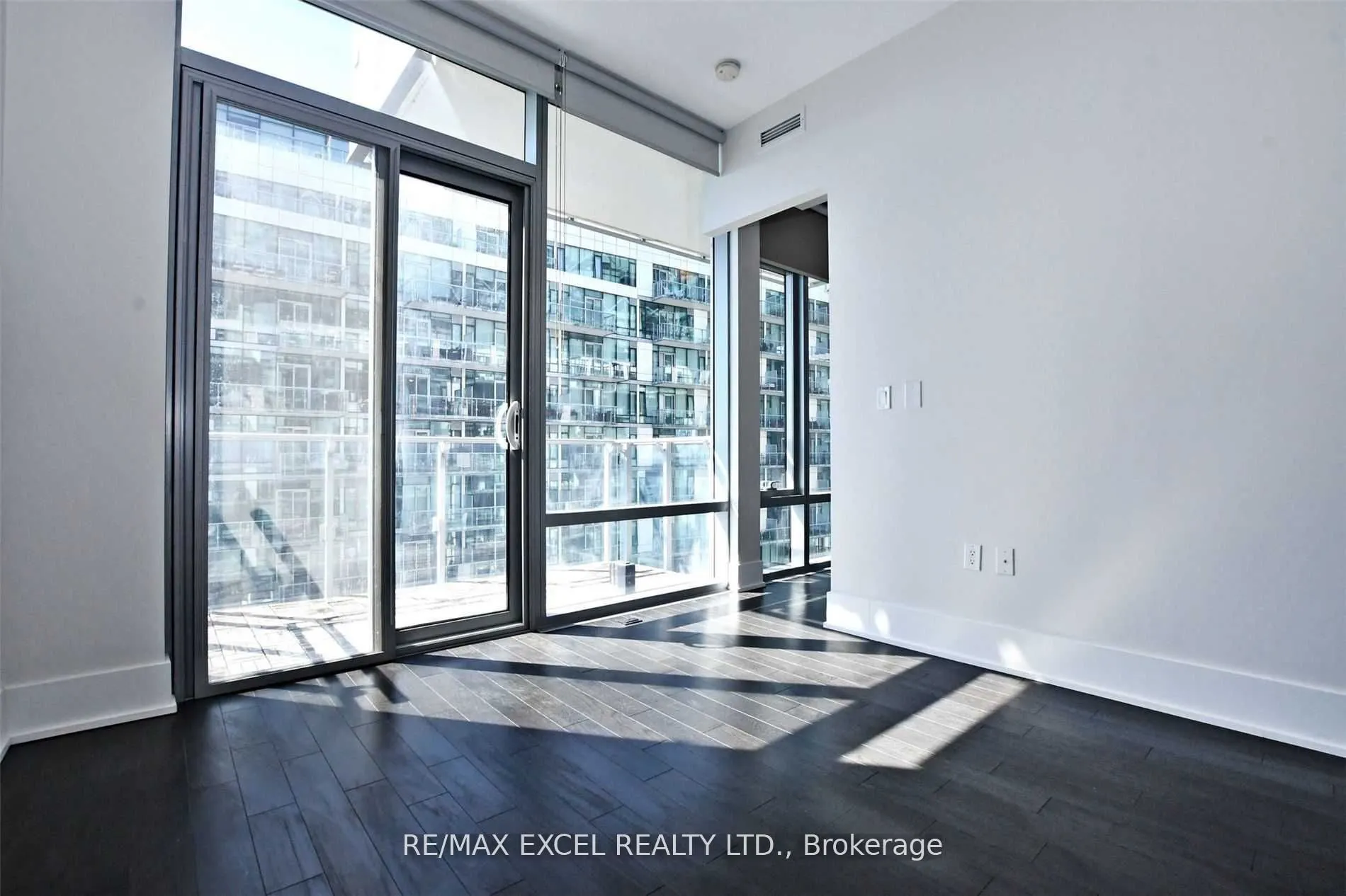 39 Queens Quay E, #723
