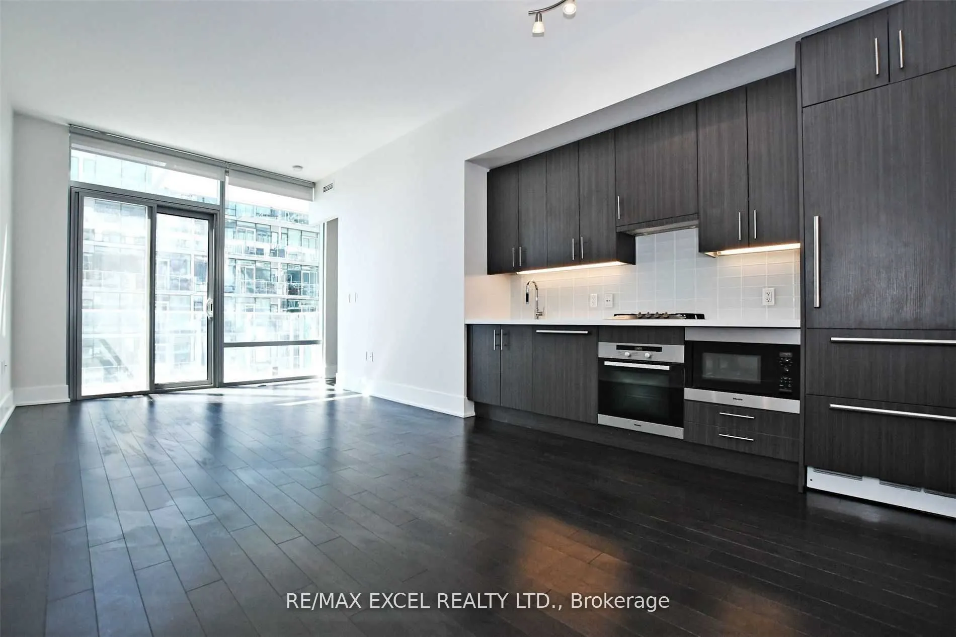 39 Queens Quay E, #723