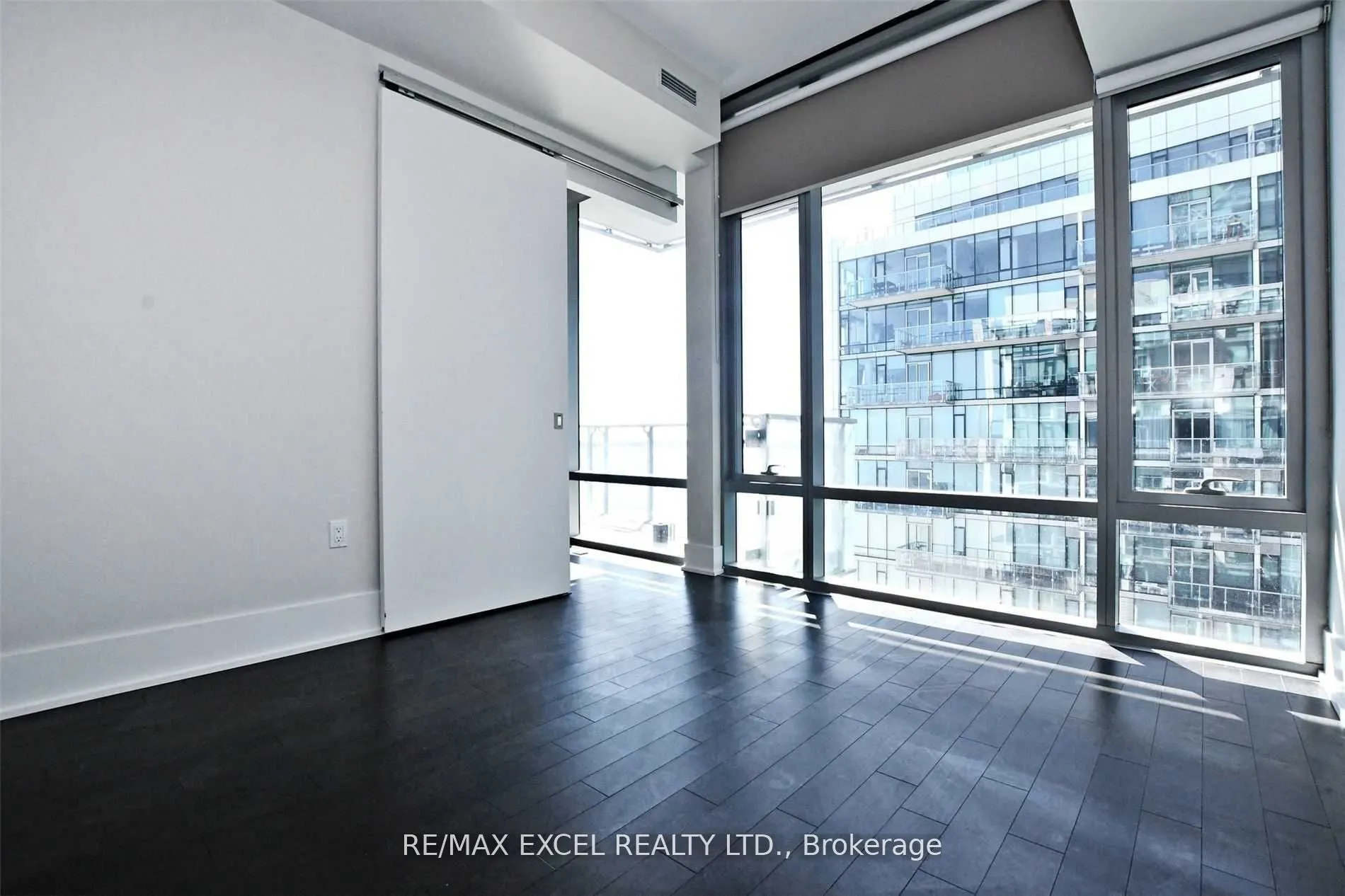 39 Queens Quay E, #723