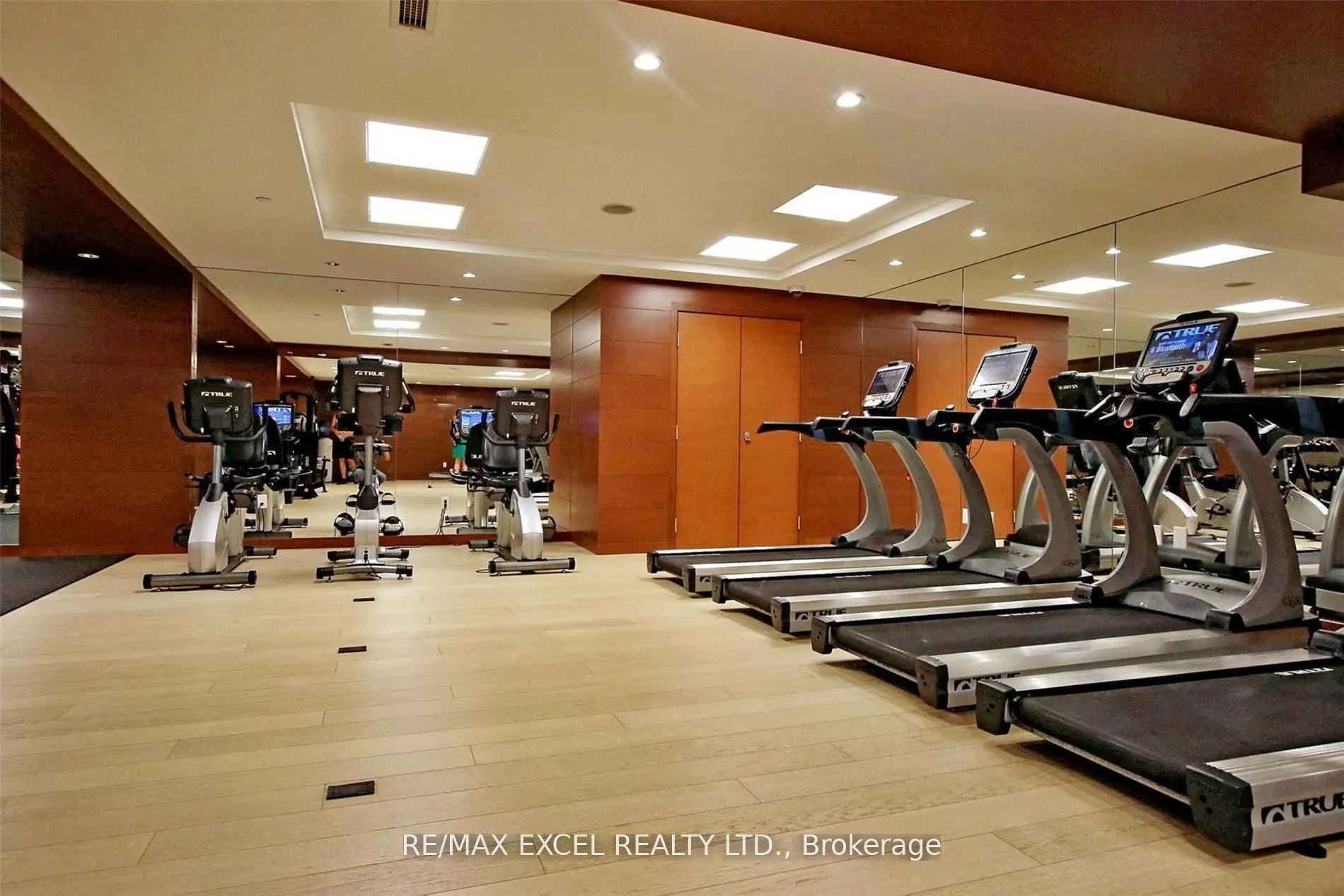 39 Queens Quay E, #723