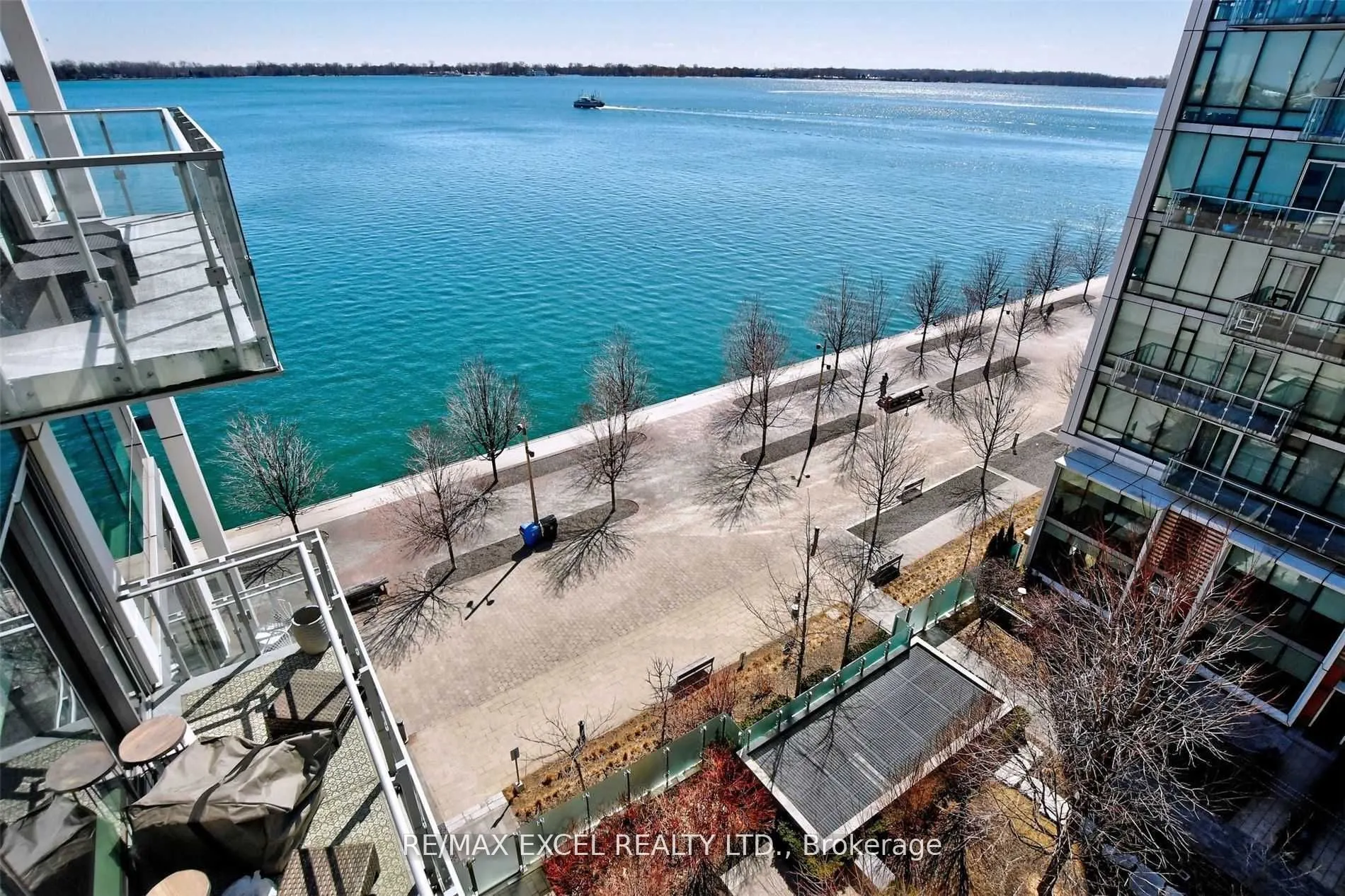 39 Queens Quay E, #723
