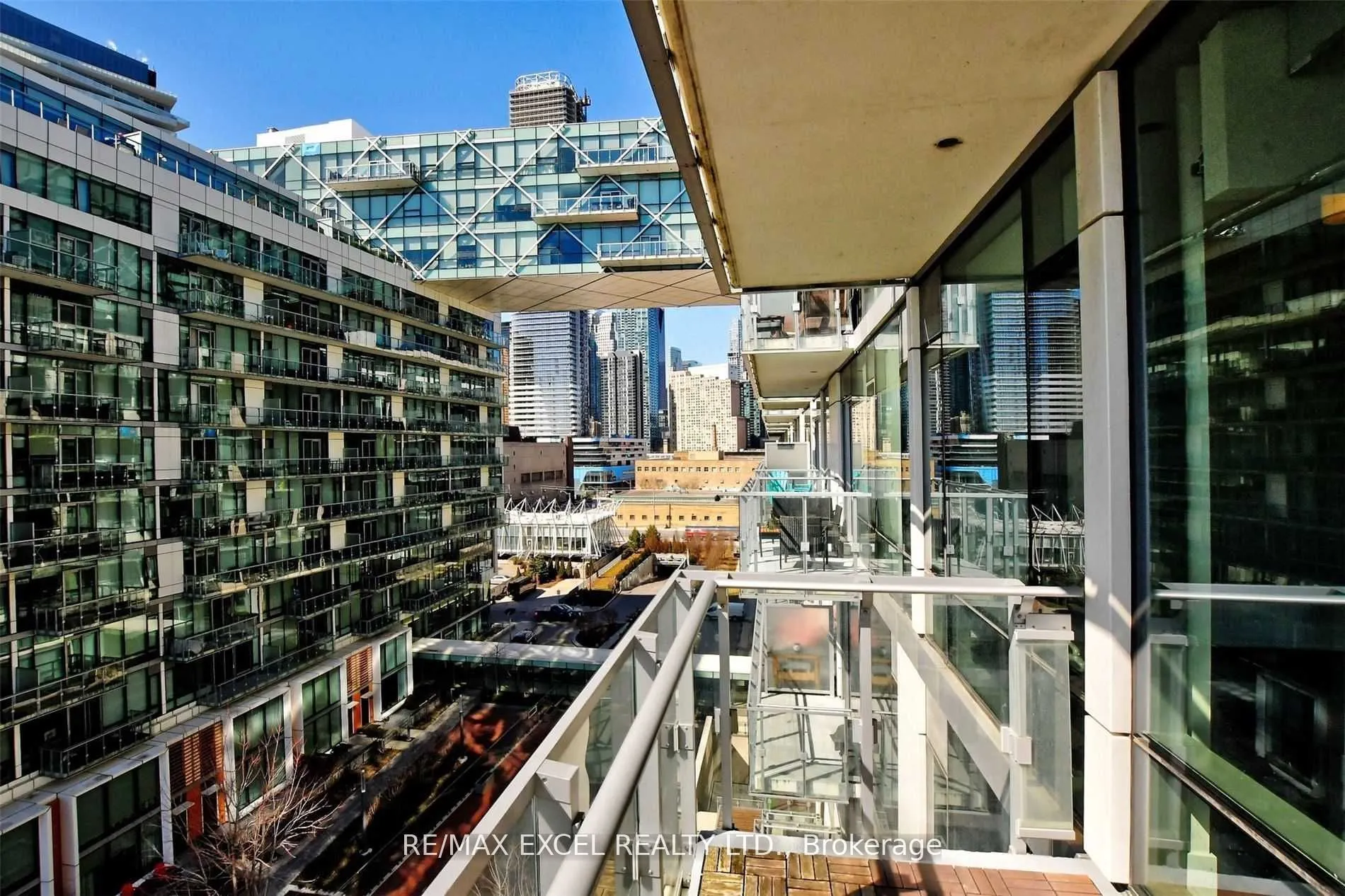 39 Queens Quay E, #723