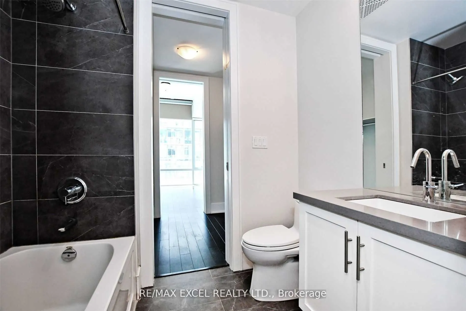 39 Queens Quay E, #723