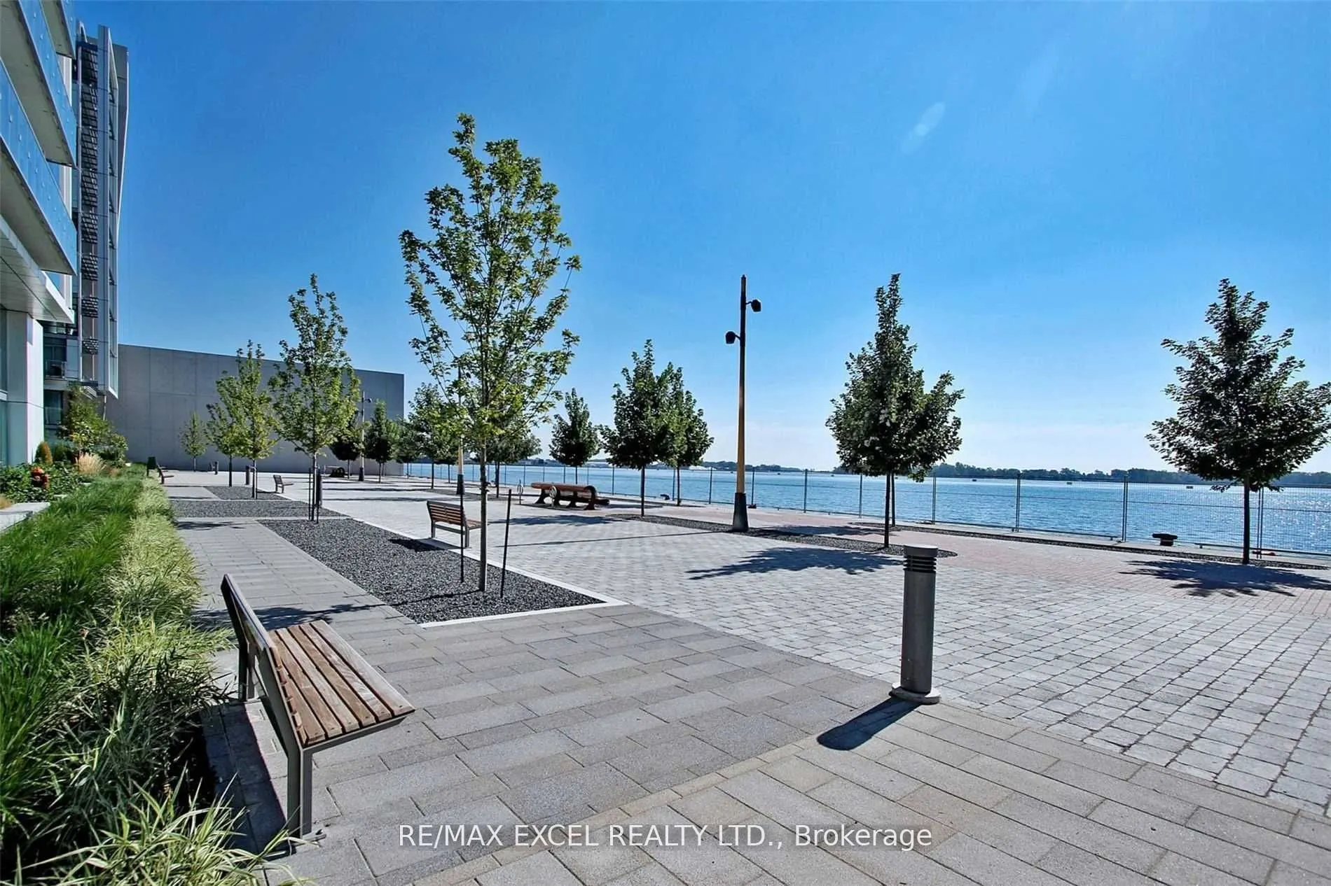 39 Queens Quay E, #723