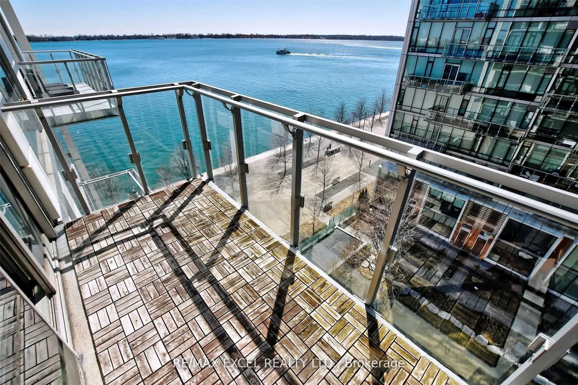39 Queens Quay E, #723