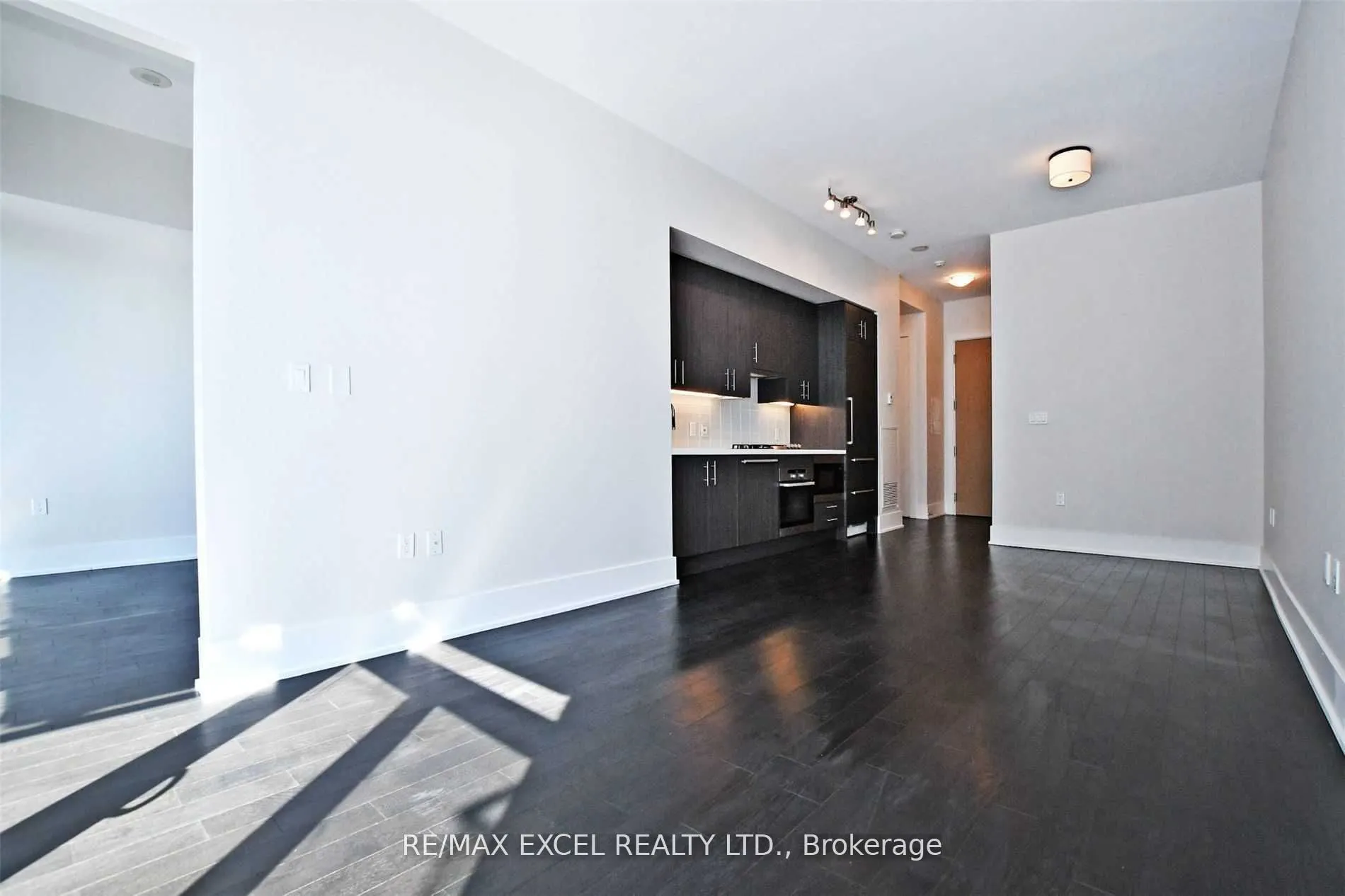 39 Queens Quay E, #723