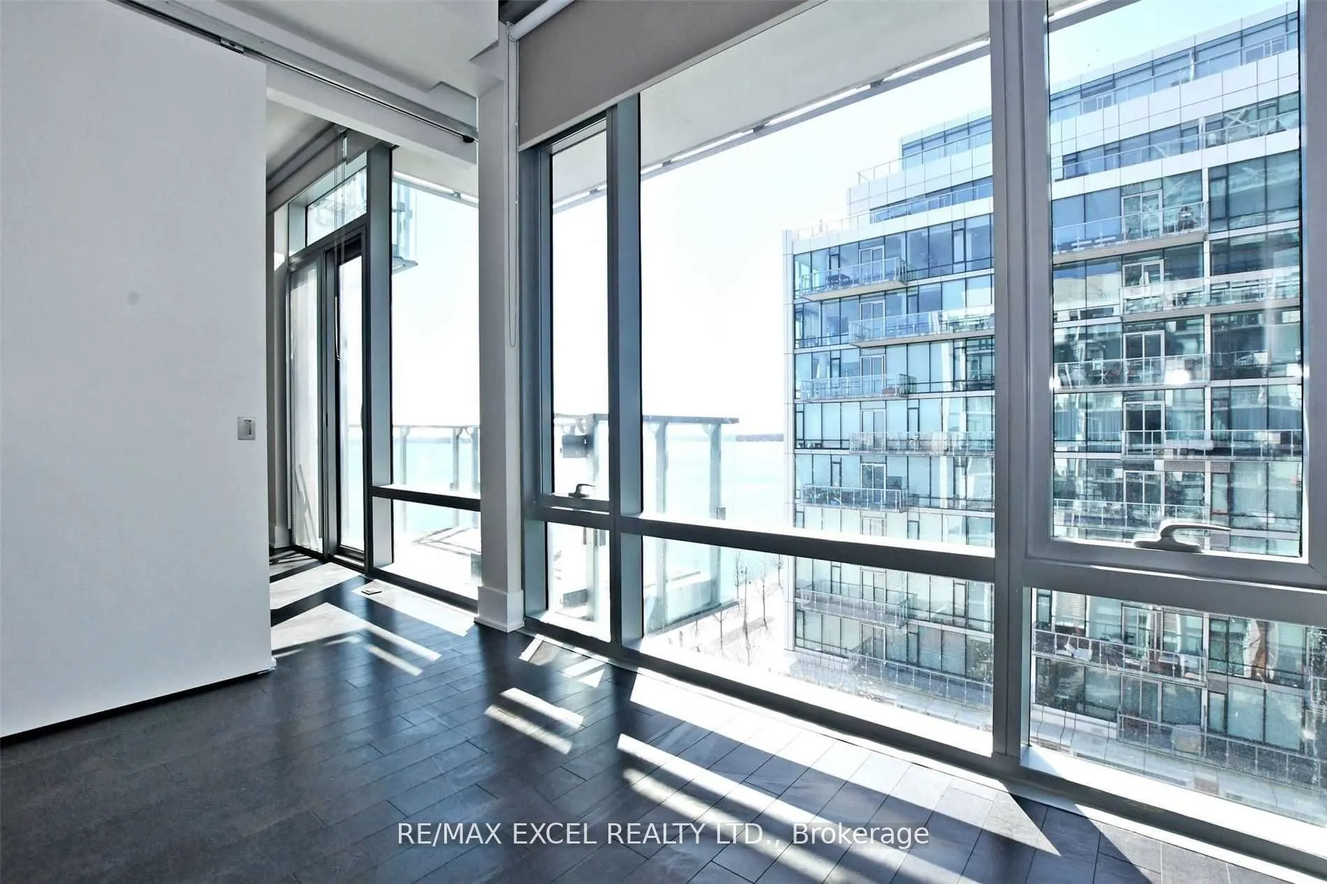 39 Queens Quay E, #723