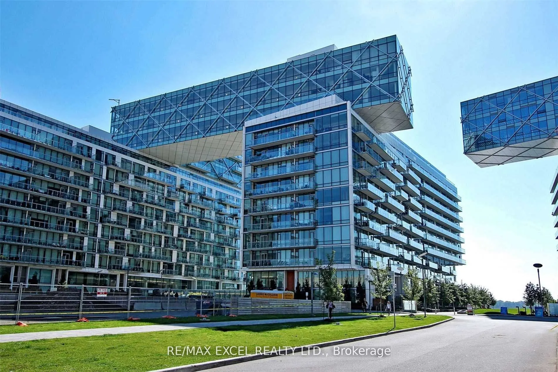 39 Queens Quay E, #723