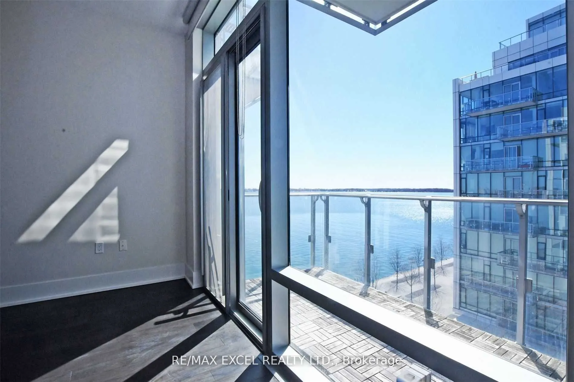 39 Queens Quay E, #723