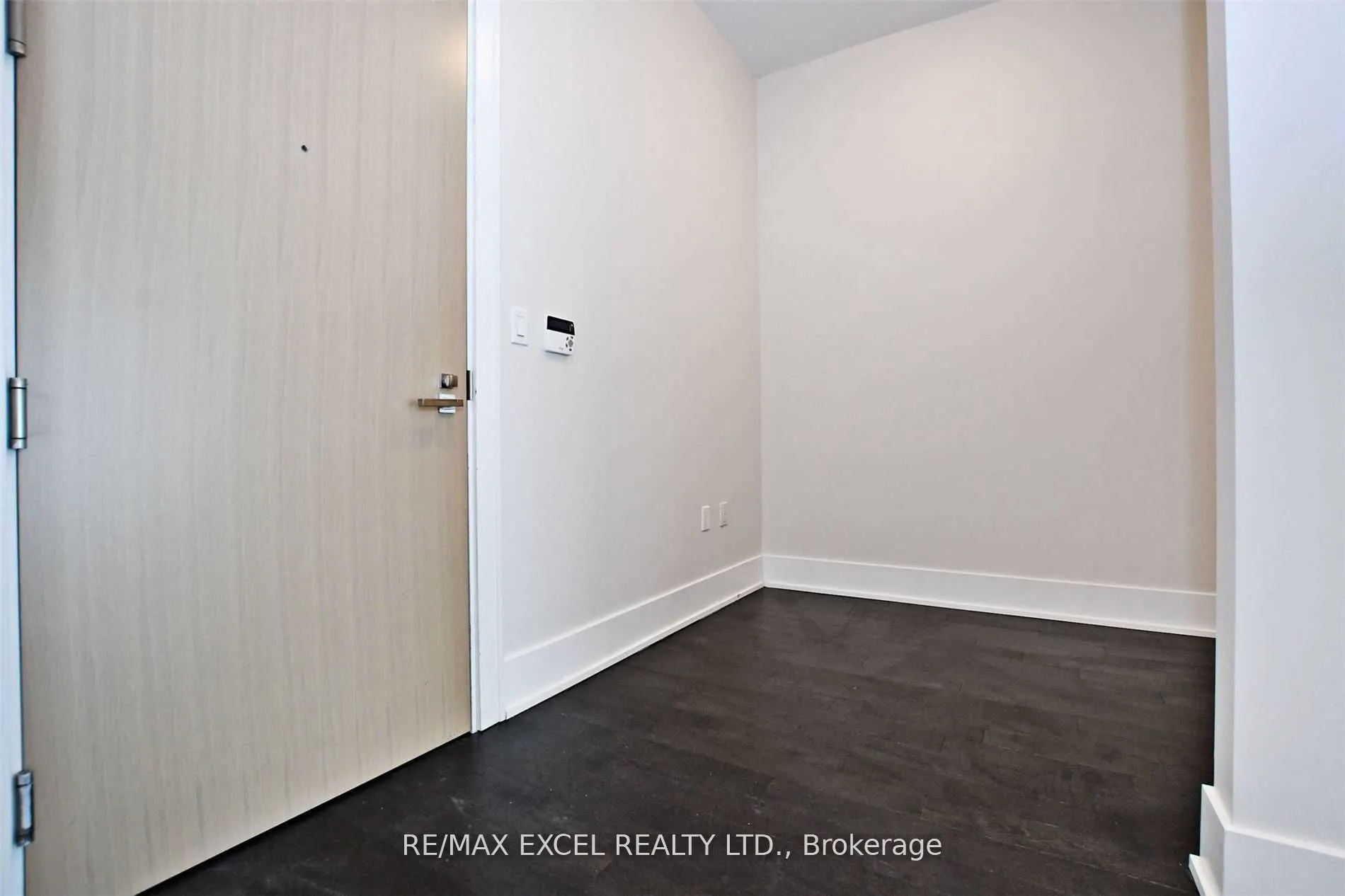 39 Queens Quay E, #723