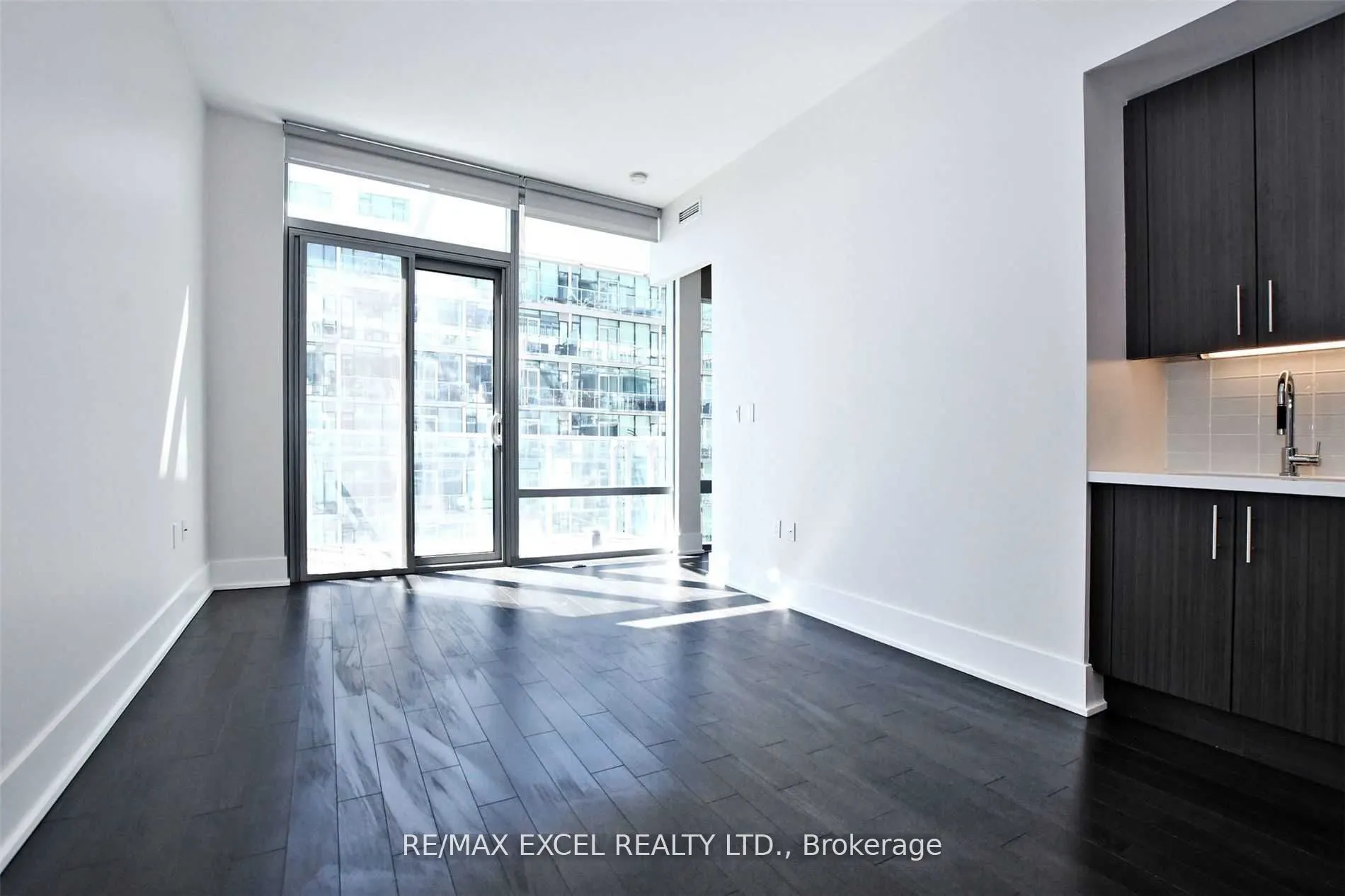 39 Queens Quay E, #723