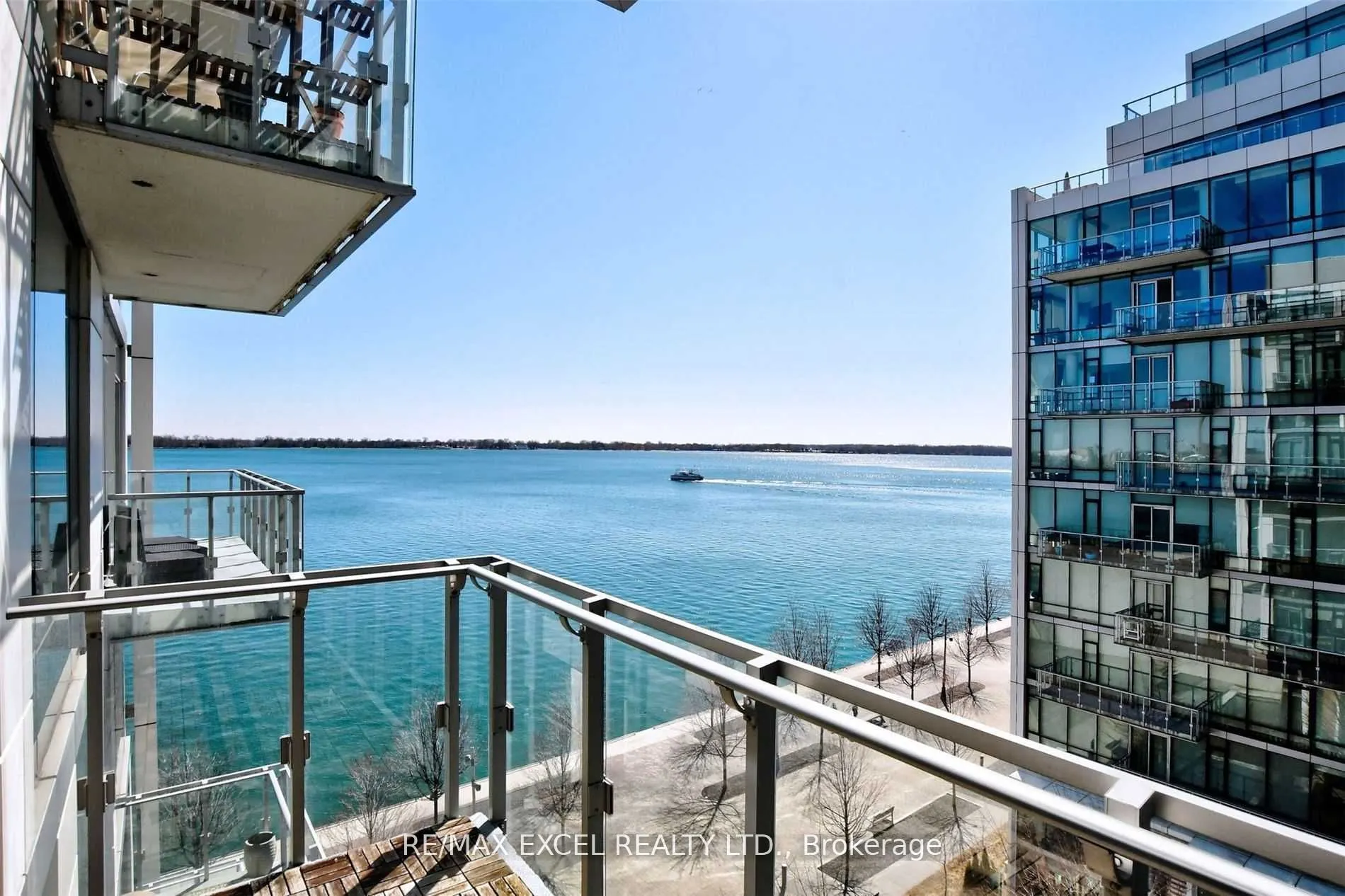 39 Queens Quay E, #723