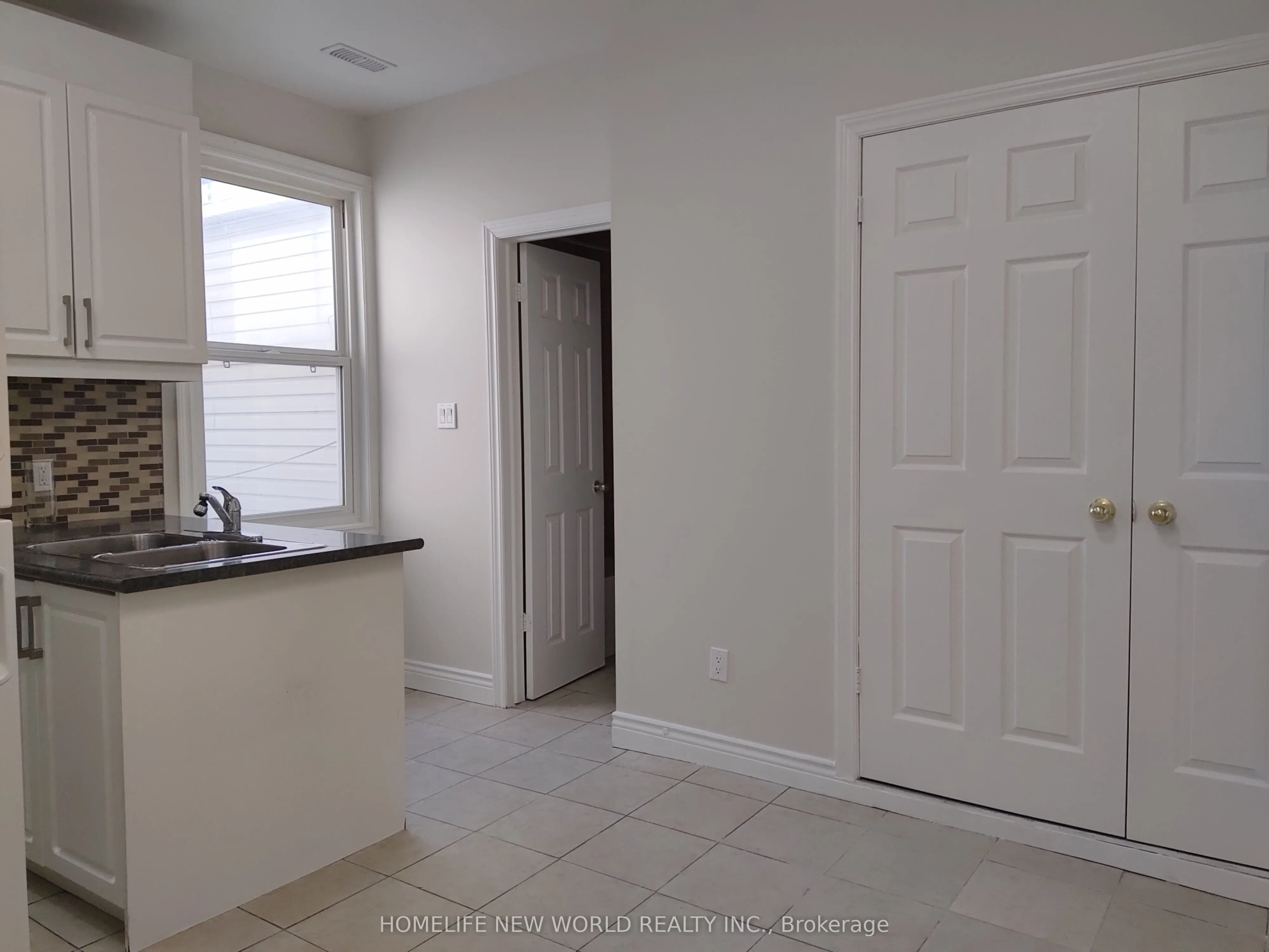 245 Queen Street W, #2nd Flr