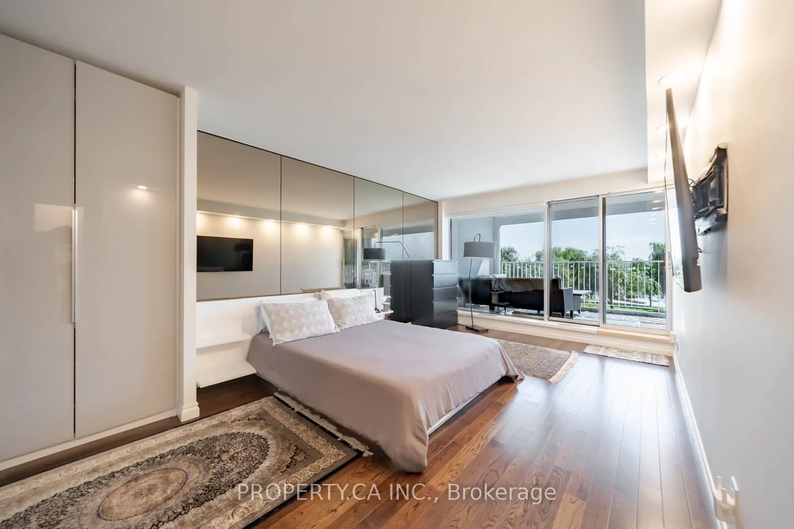 401 Queens Quay W, #310