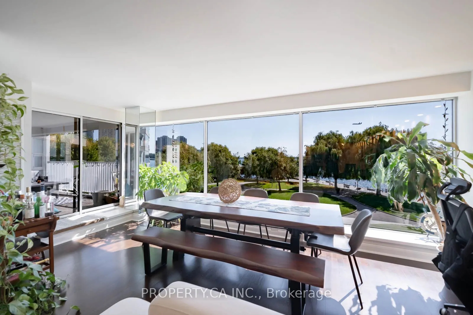 401 Queens Quay W, #310