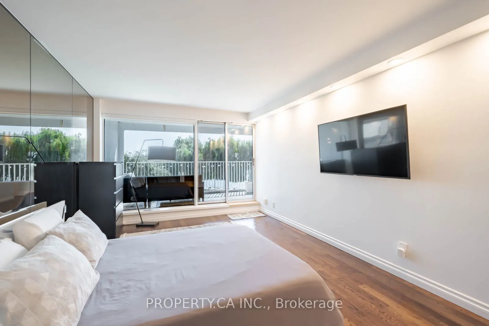 401 Queens Quay W, #310