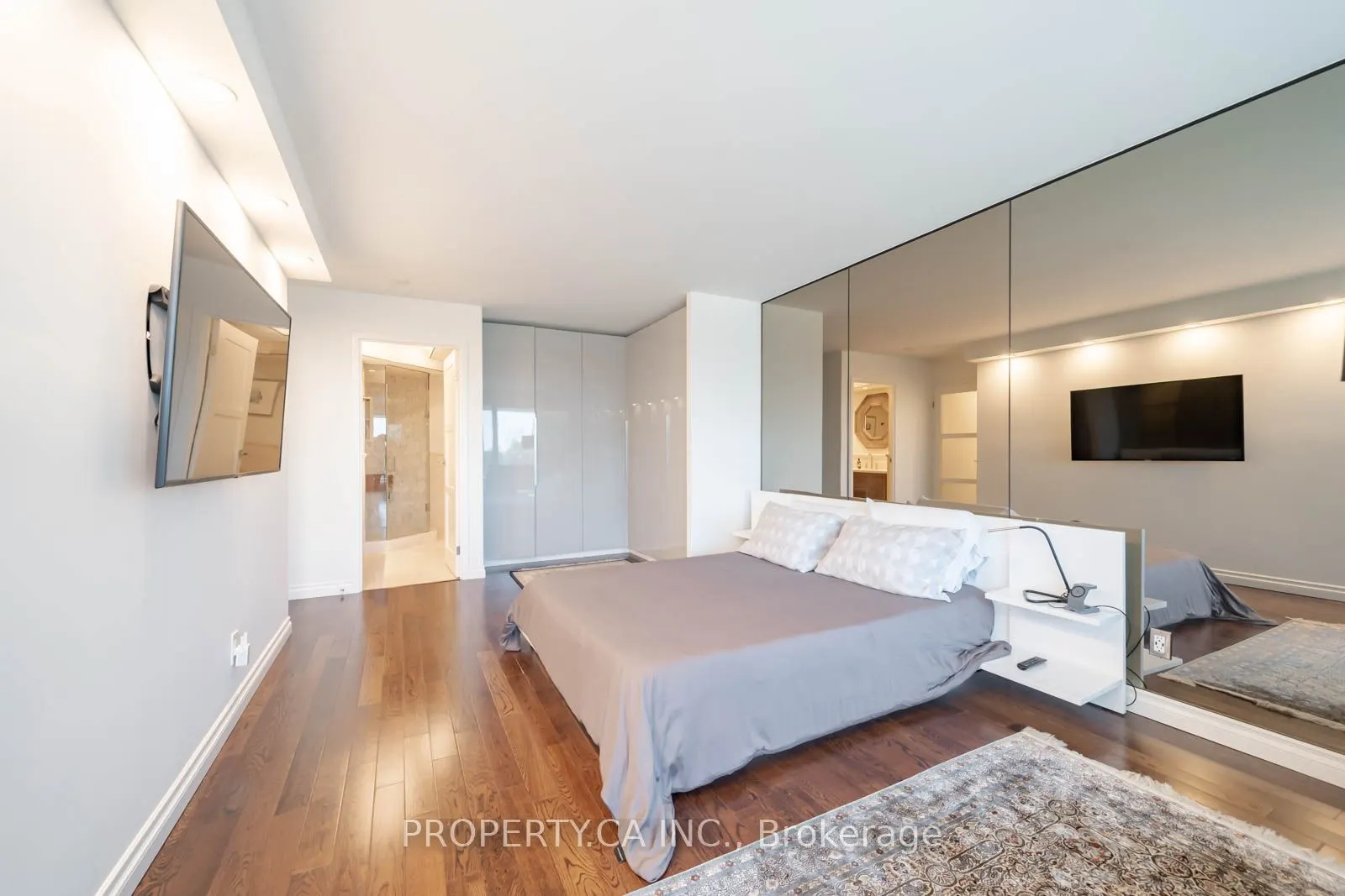 401 Queens Quay W, #310