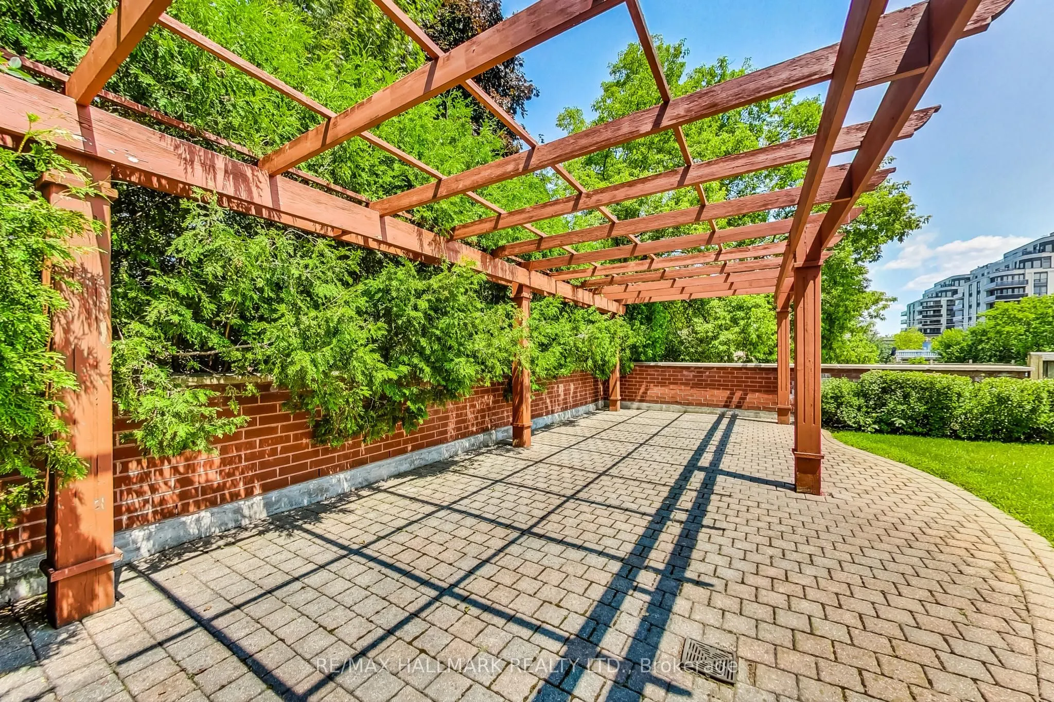 800 Sheppard Avenue W, #405