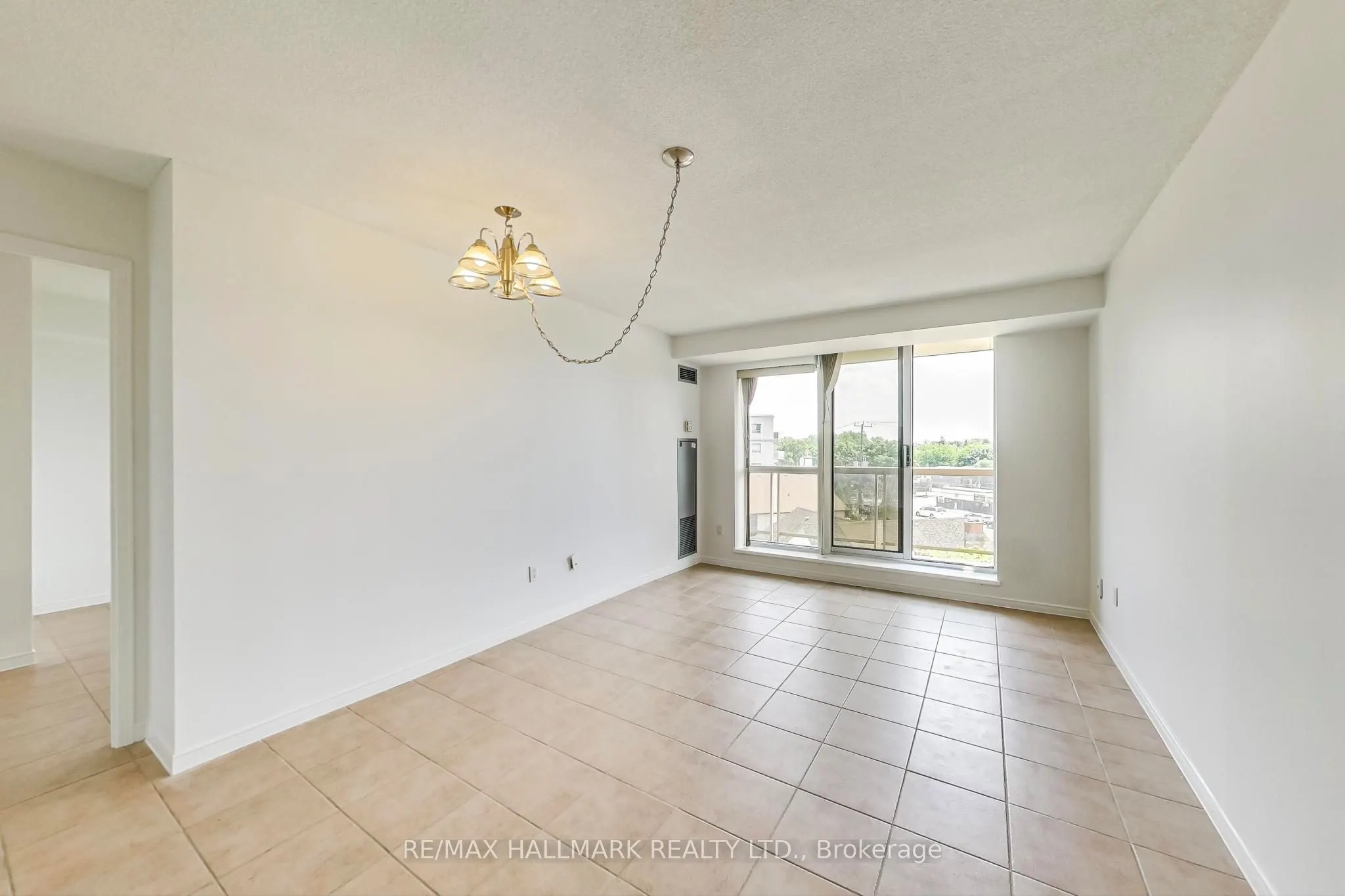 800 Sheppard Avenue W, #405