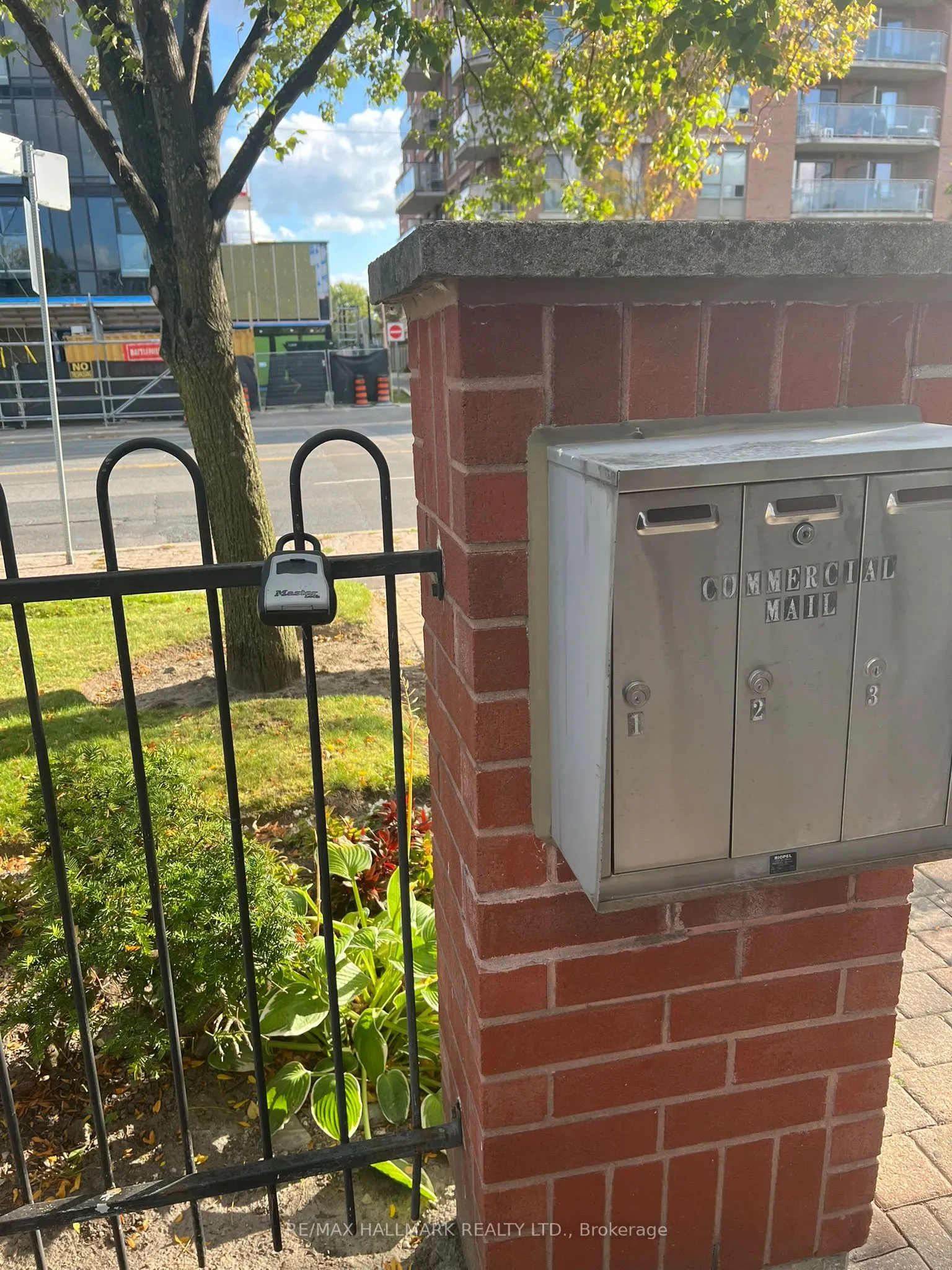 800 Sheppard Avenue W, #405