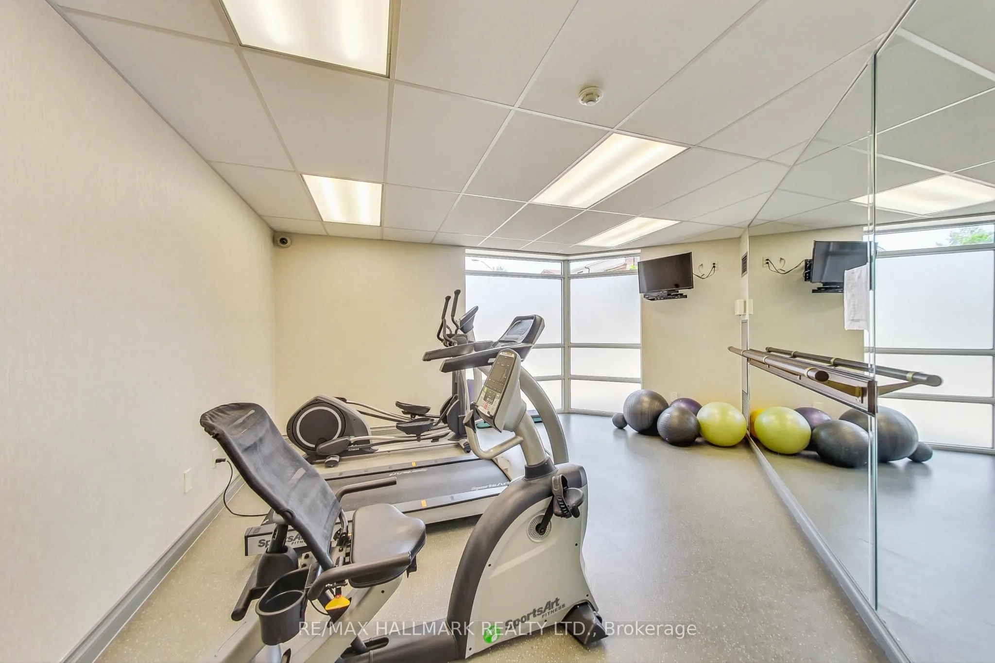 800 Sheppard Avenue W, #405