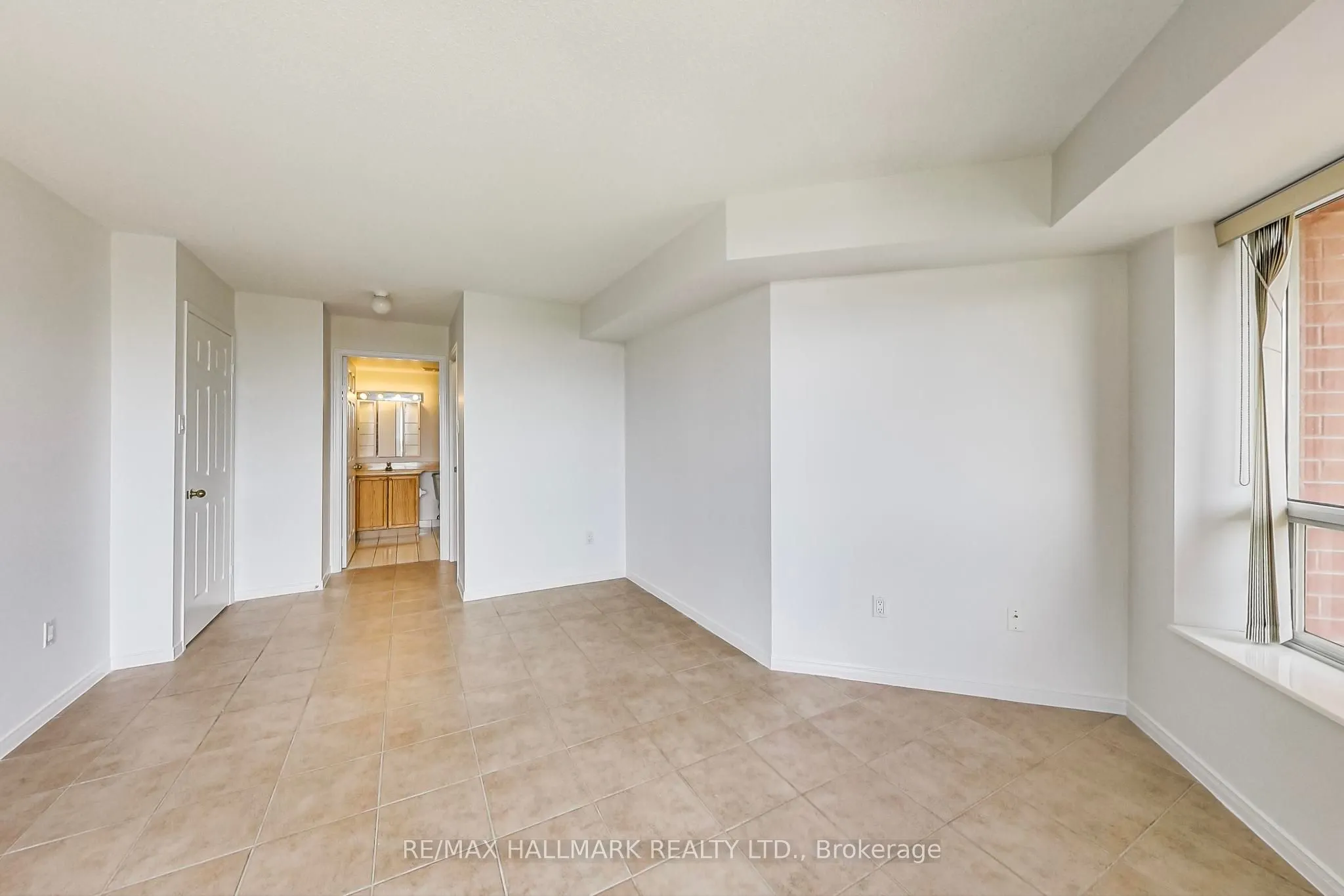 800 Sheppard Avenue W, #405