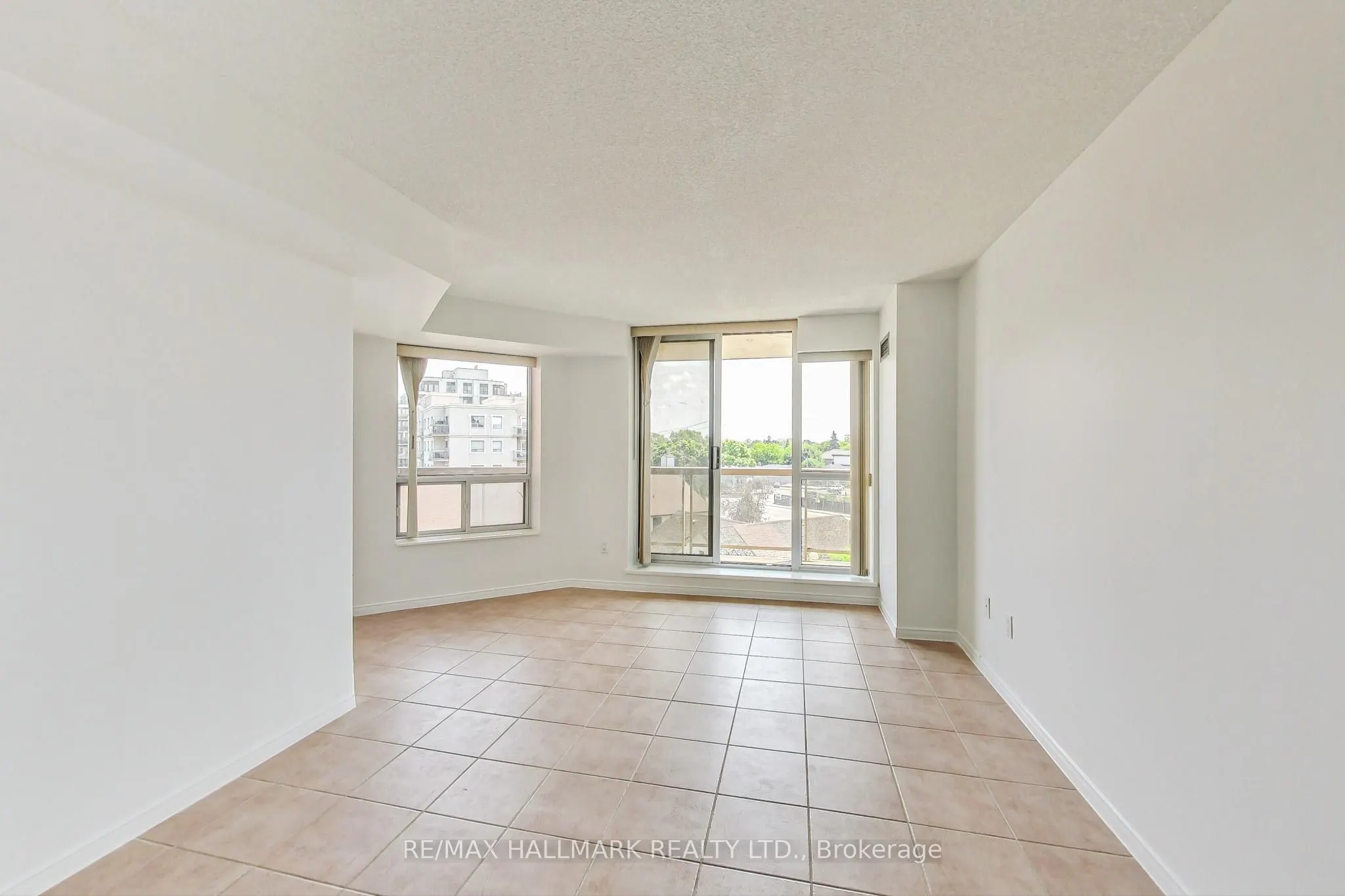 800 Sheppard Avenue W, #405