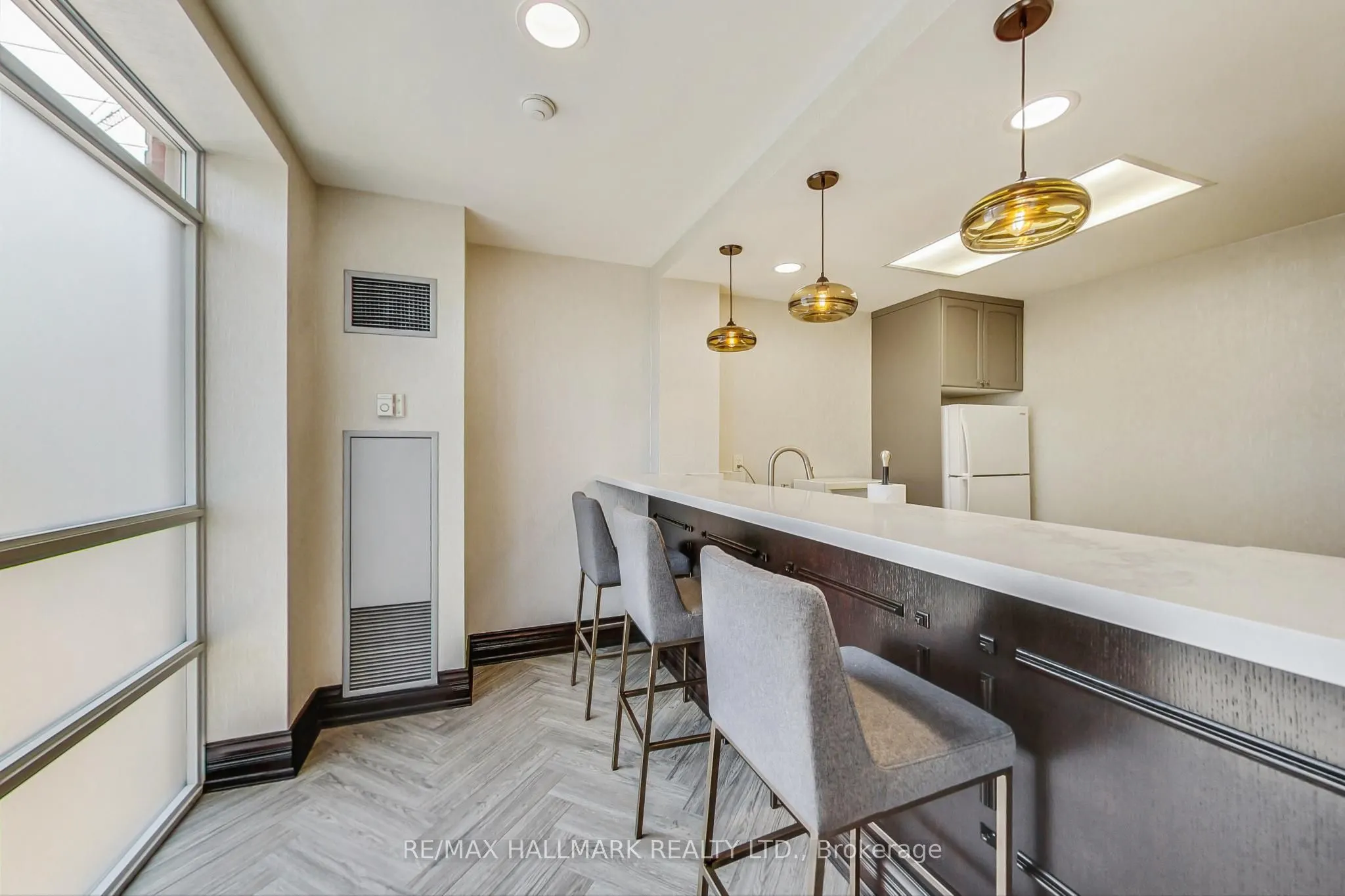 800 Sheppard Avenue W, #405
