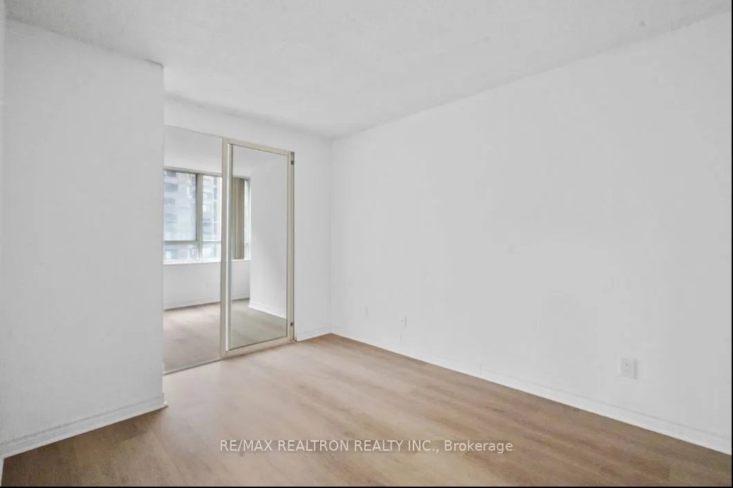 633 Bay Street, #509