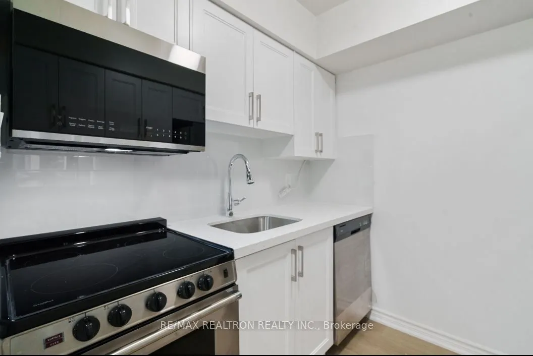 633 Bay Street, #509